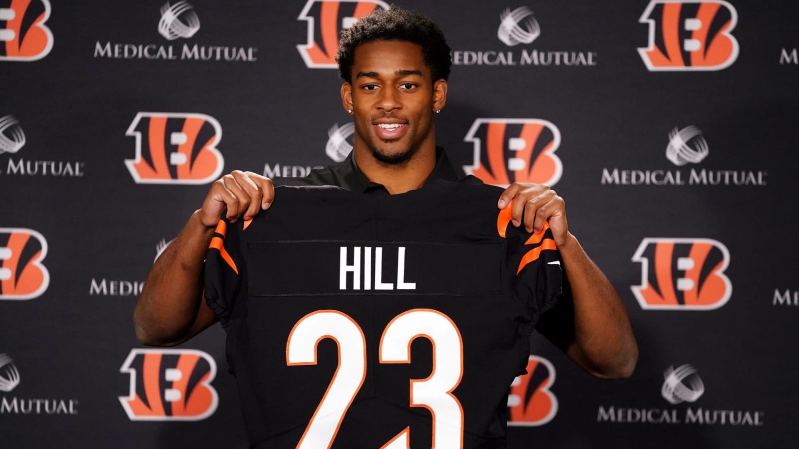 Bengals sign first-round pick Daxton Hill