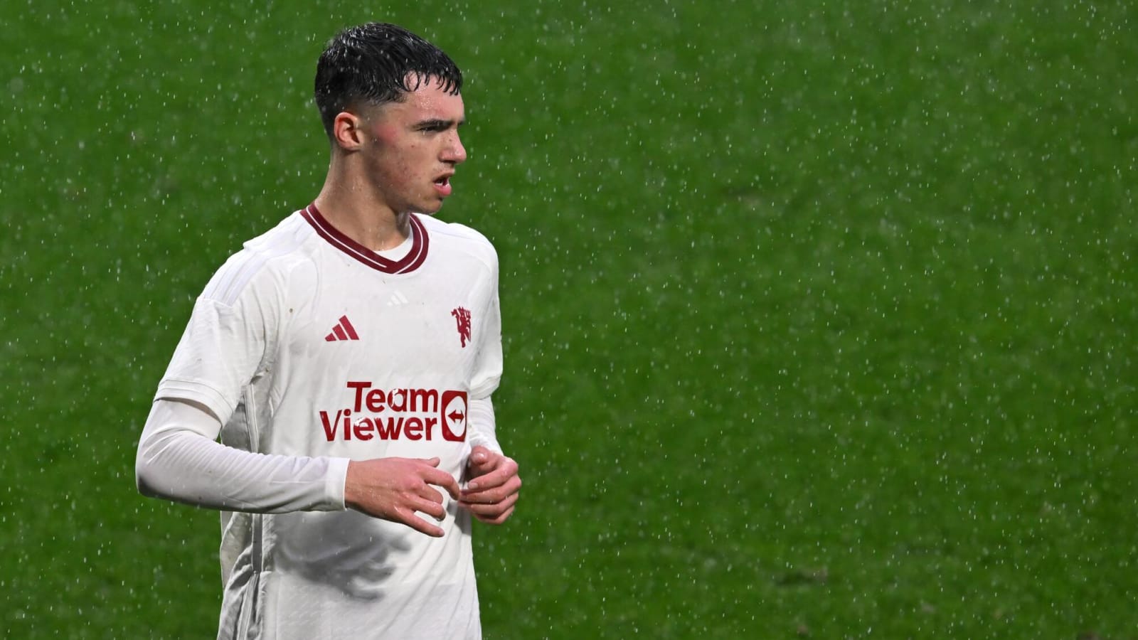 James Scanlon signs first professional contract at Manchester United