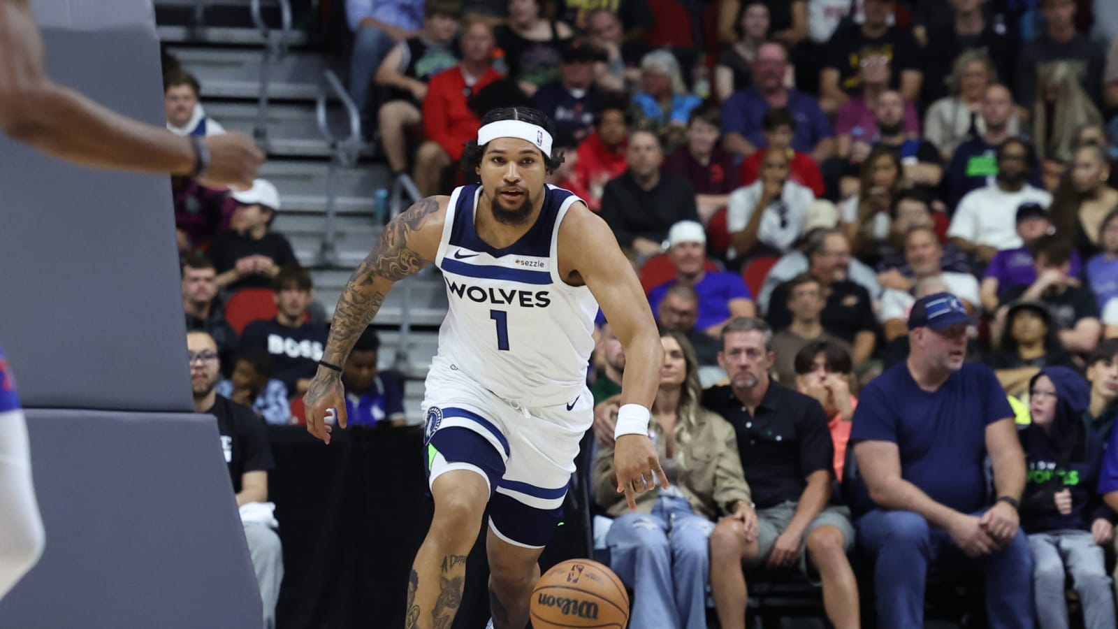 Kings Sign Daishen Nix To 10-Day Contract