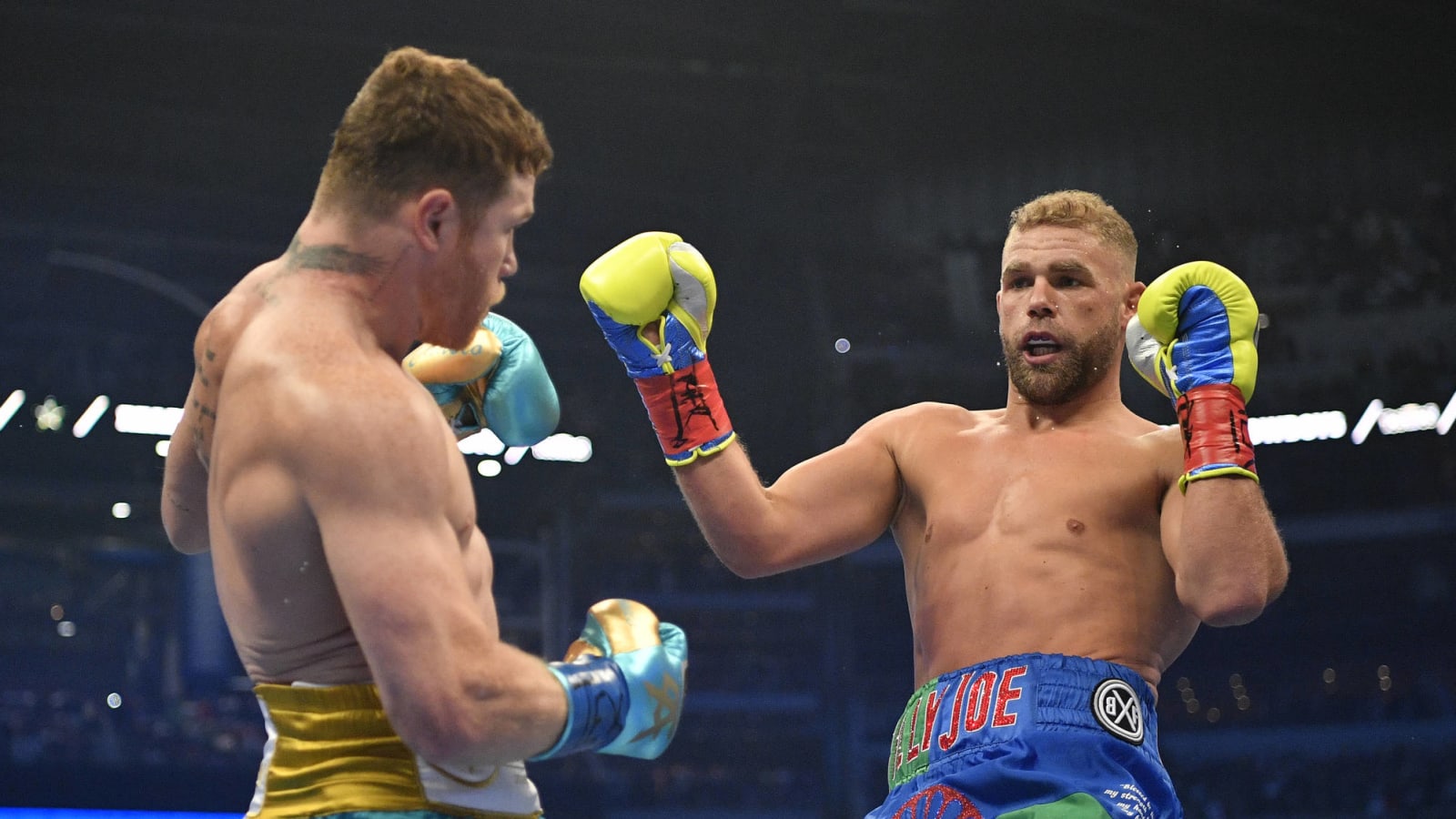 Billy Joe Saunders quits against Canelo Alvarez with swollen eye