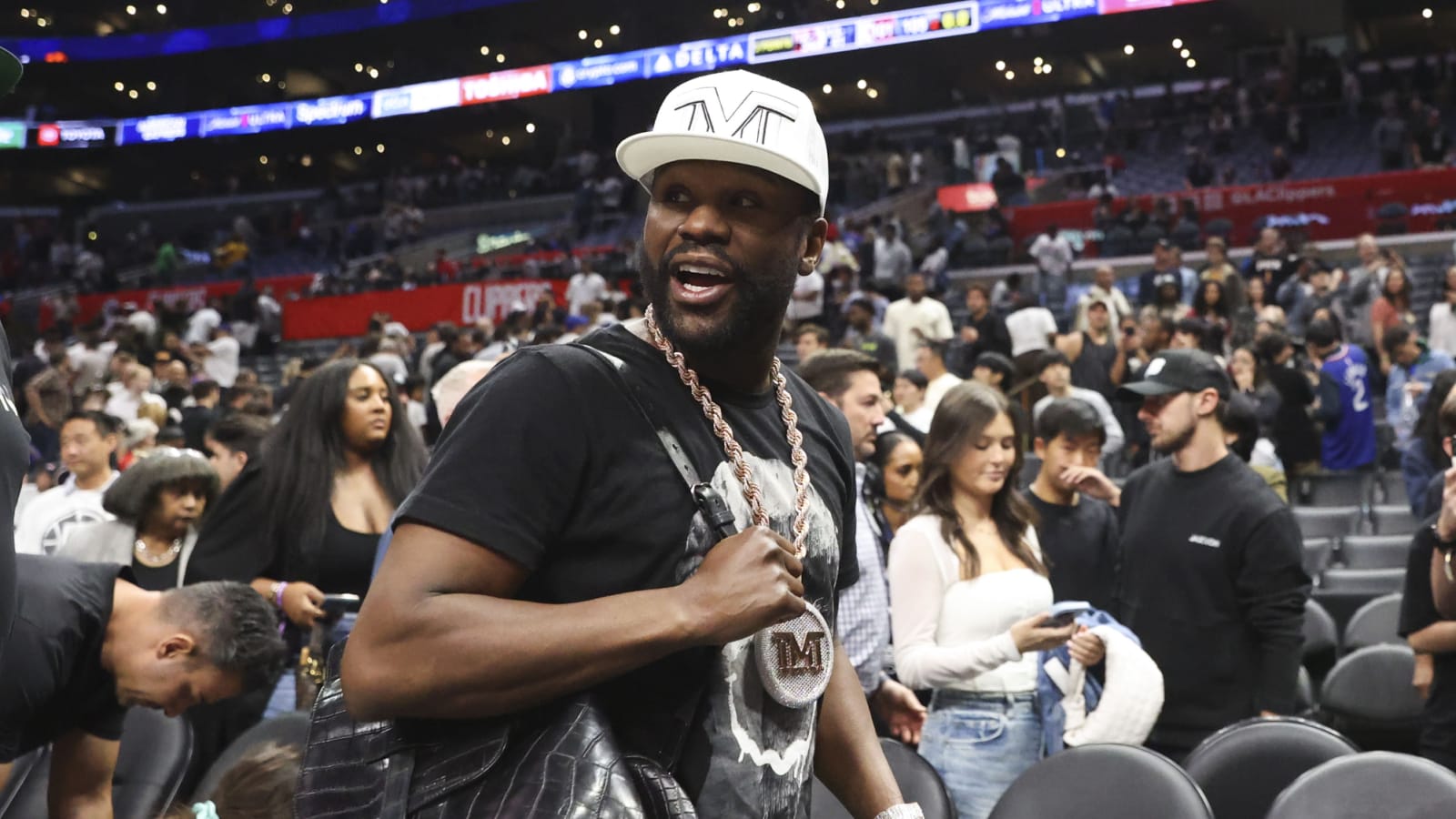 Mayweather Denies Being Punched After London Mob Incident!