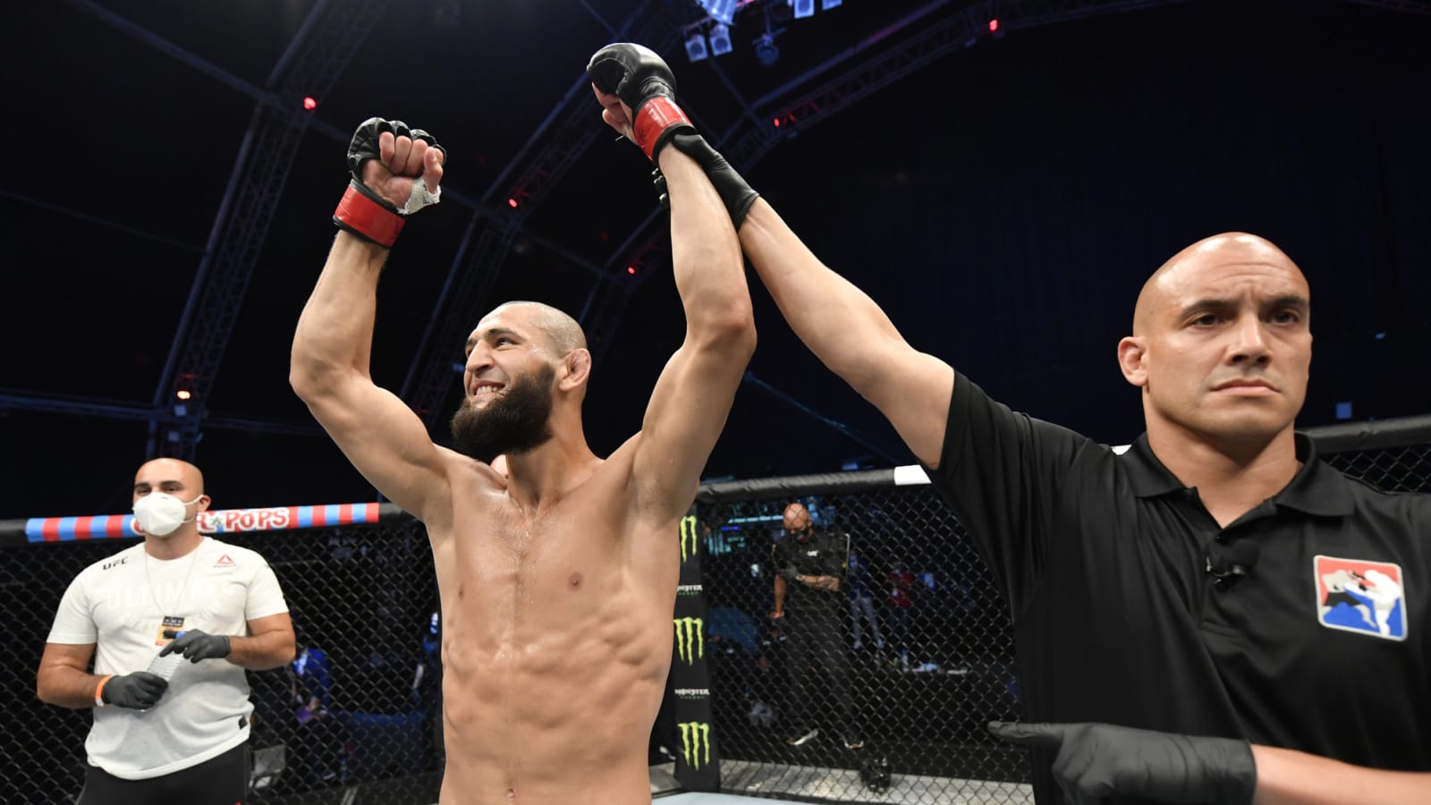 Khamzat Chimaev warned about underestimating power of UFC champ