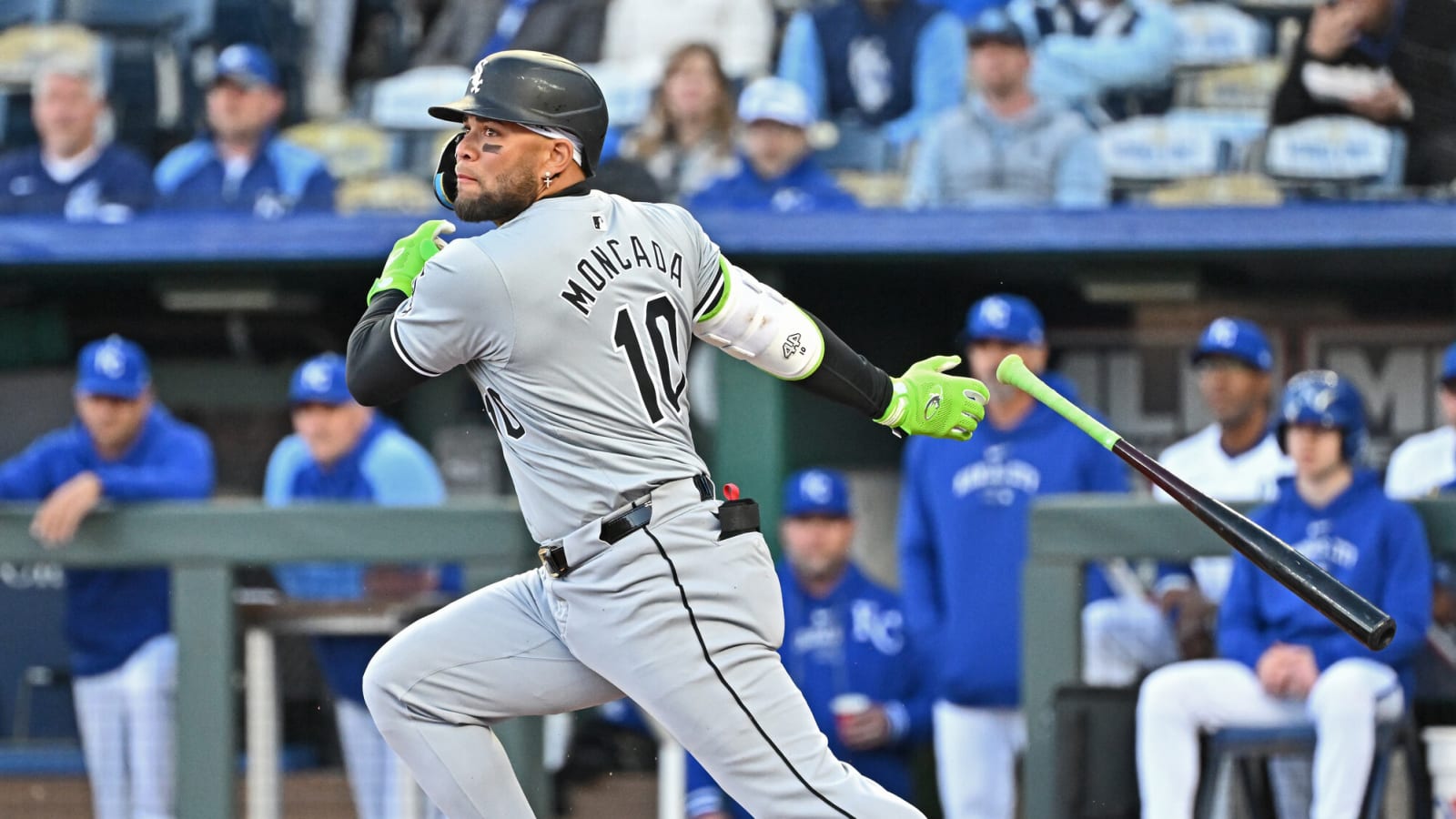 Angels to sign Yoan Moncada