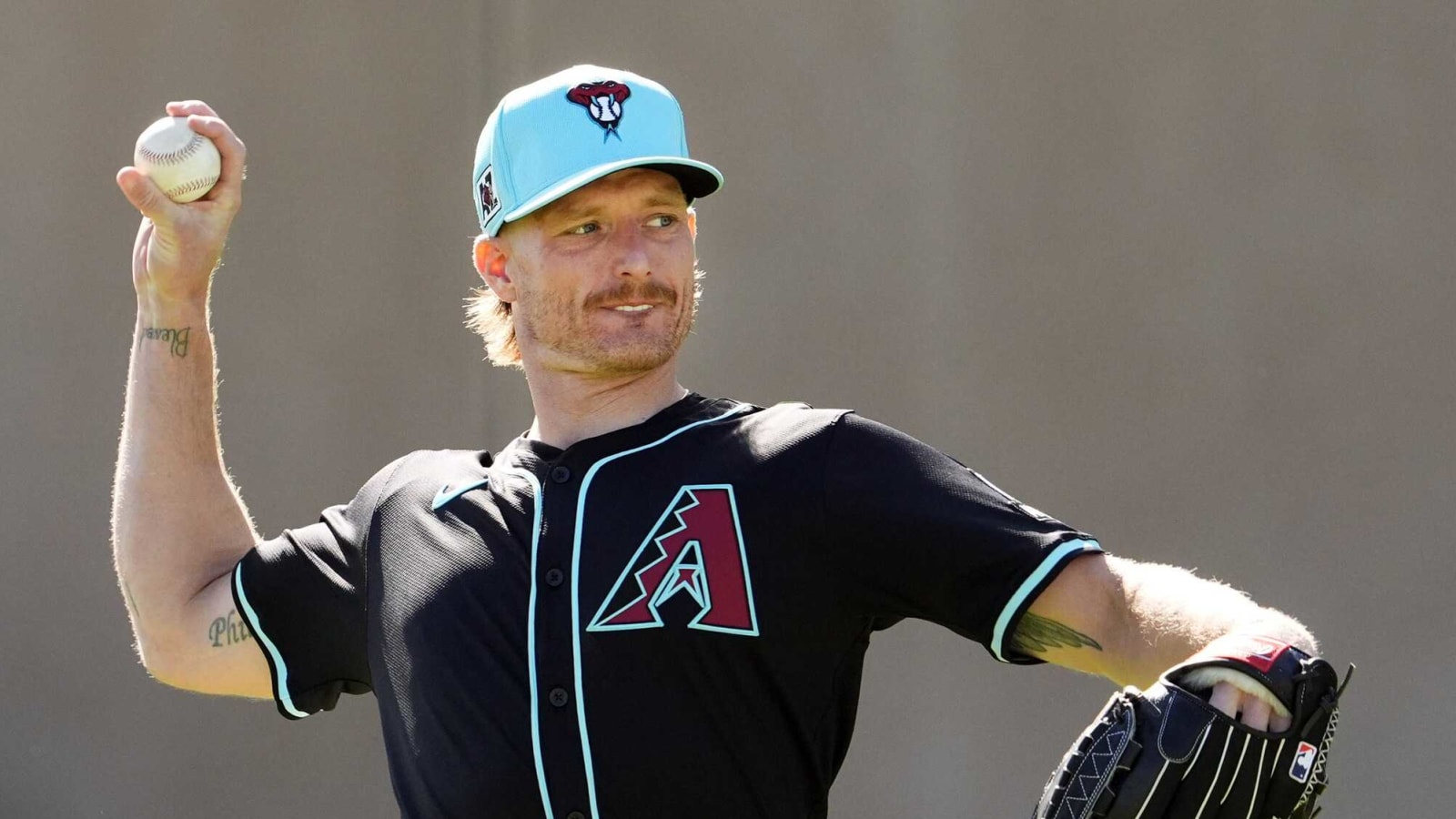 Diamondbacks designate Rene Pinto, select Shelby Miller