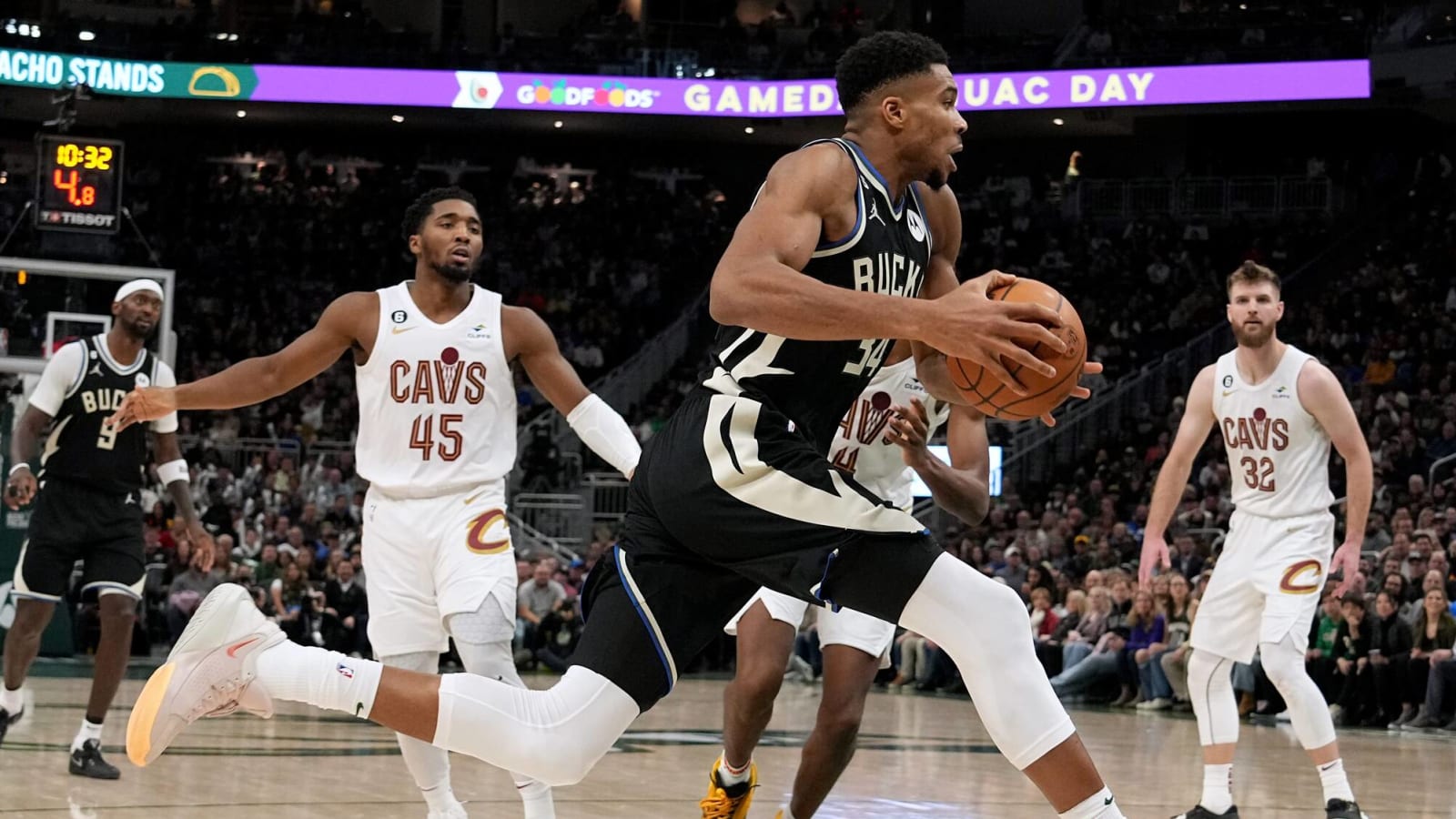 Bucks’ Giannis Antetokounmpo: Cavs’ Evan Mobley Can Be ‘Better Than Me’