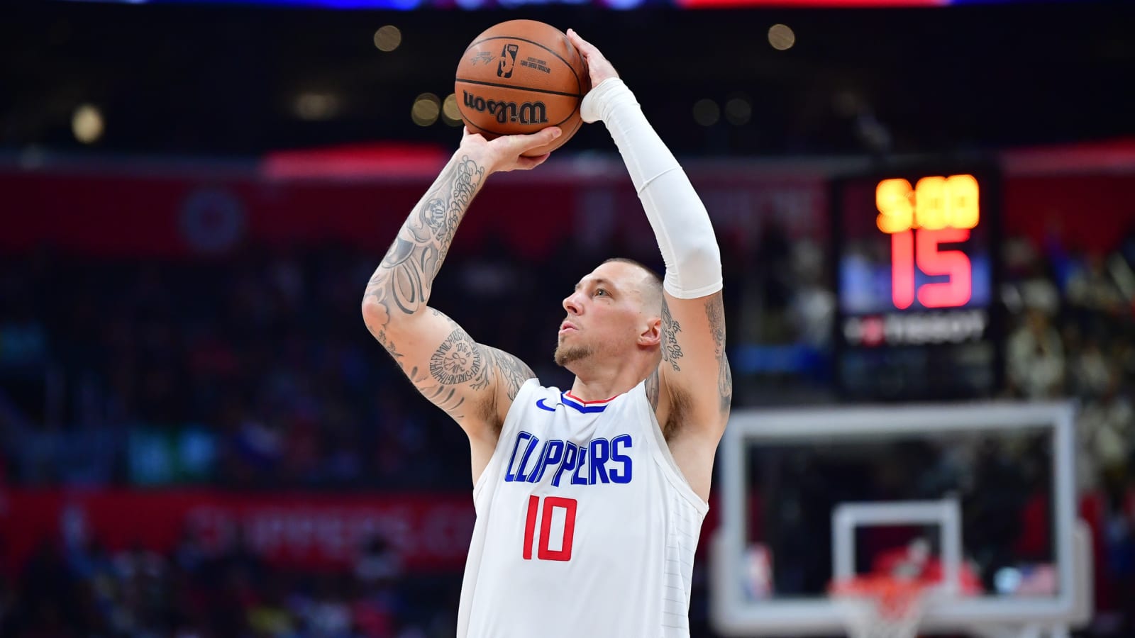 Pelicans Signing Daniel Theis To One-Year Contract