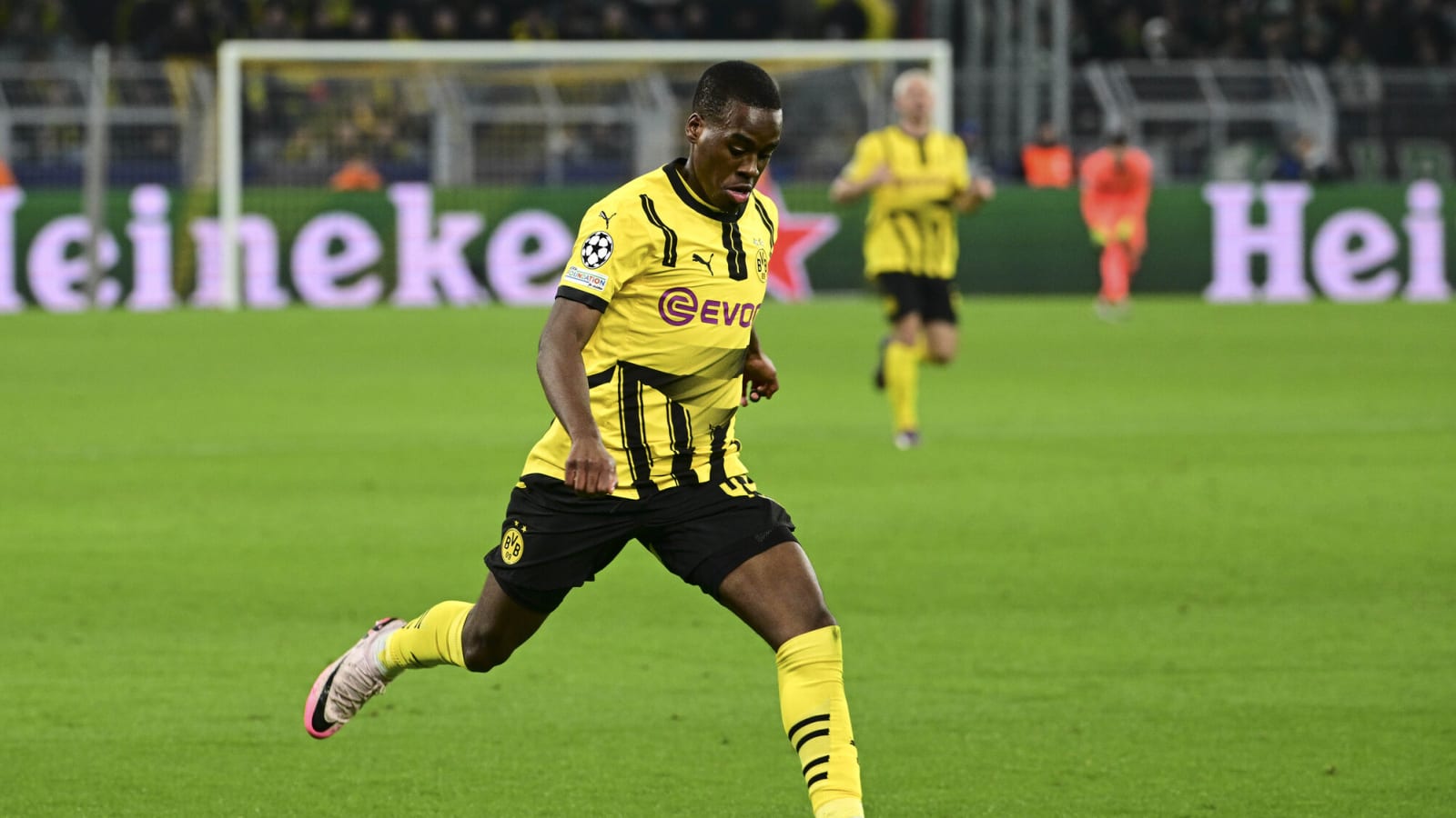 Reliable journalist hints at a possible player trade deal between Chelsea and Dortmund this summer