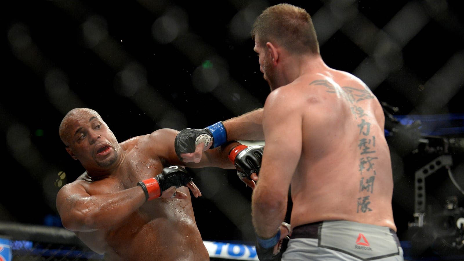 5 Memorable Eye Injuries in Critical UFC Fights