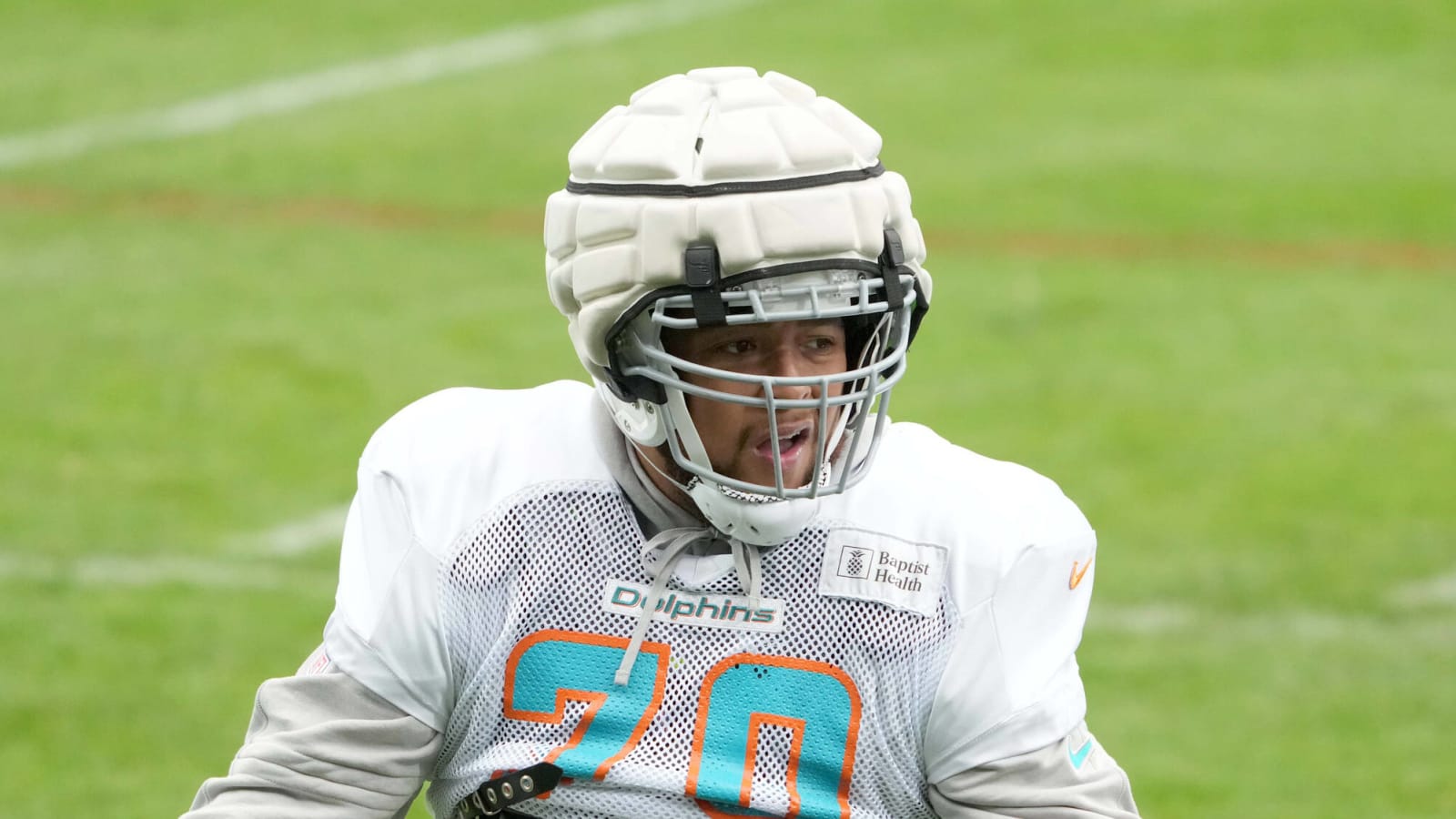 Dolphins Re-Sign OT Kendall Lamm