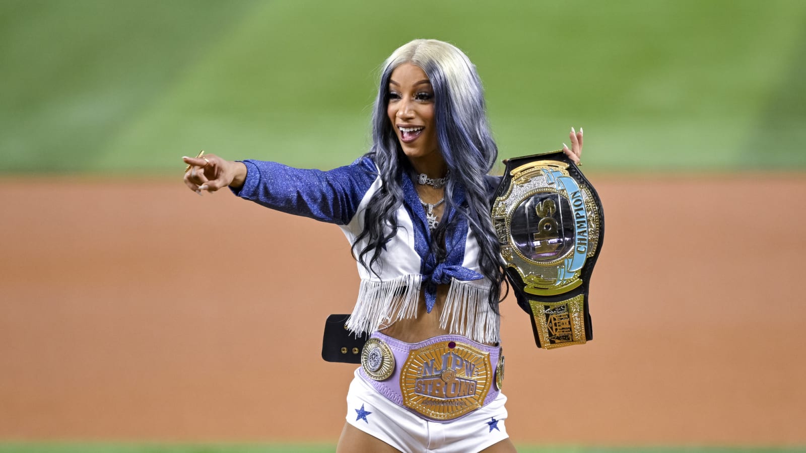 WWE Hall of Famer Blasts Mercedes Moné For 