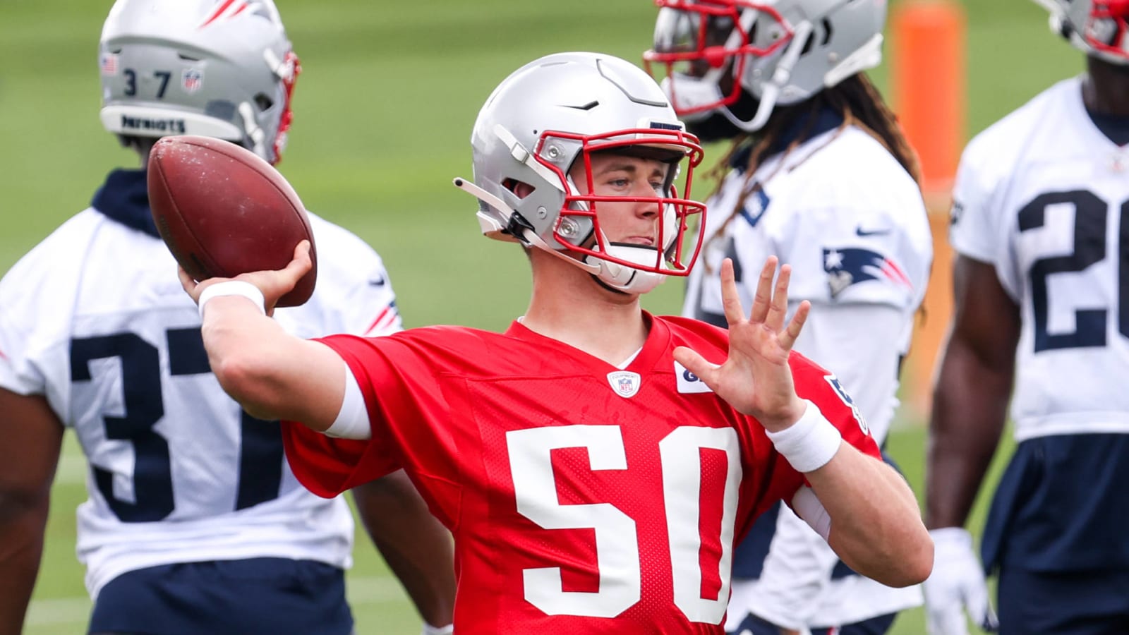 Patriots QB Mac Jones signs rookie contract