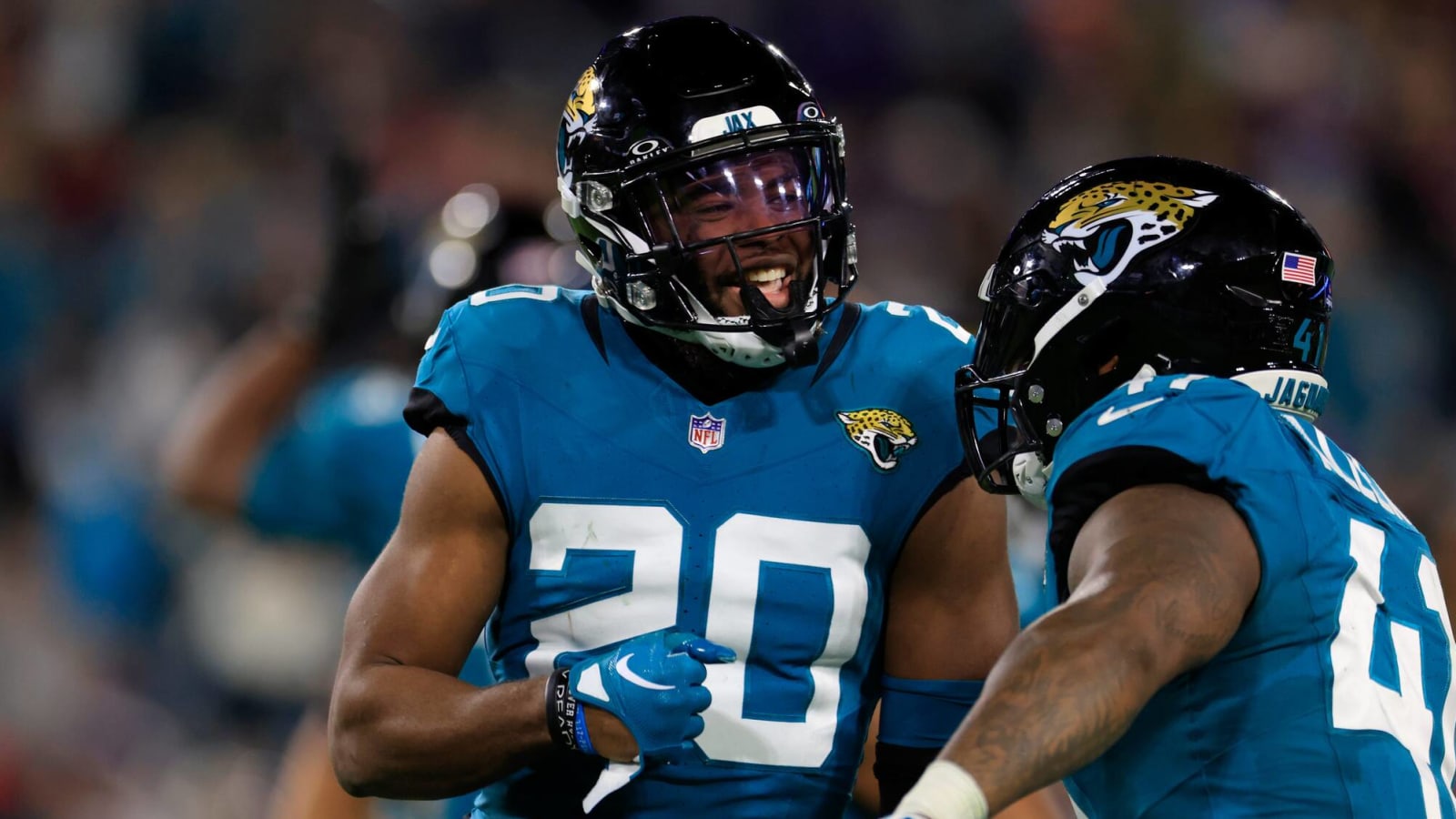 Jaguars to re-sign safety