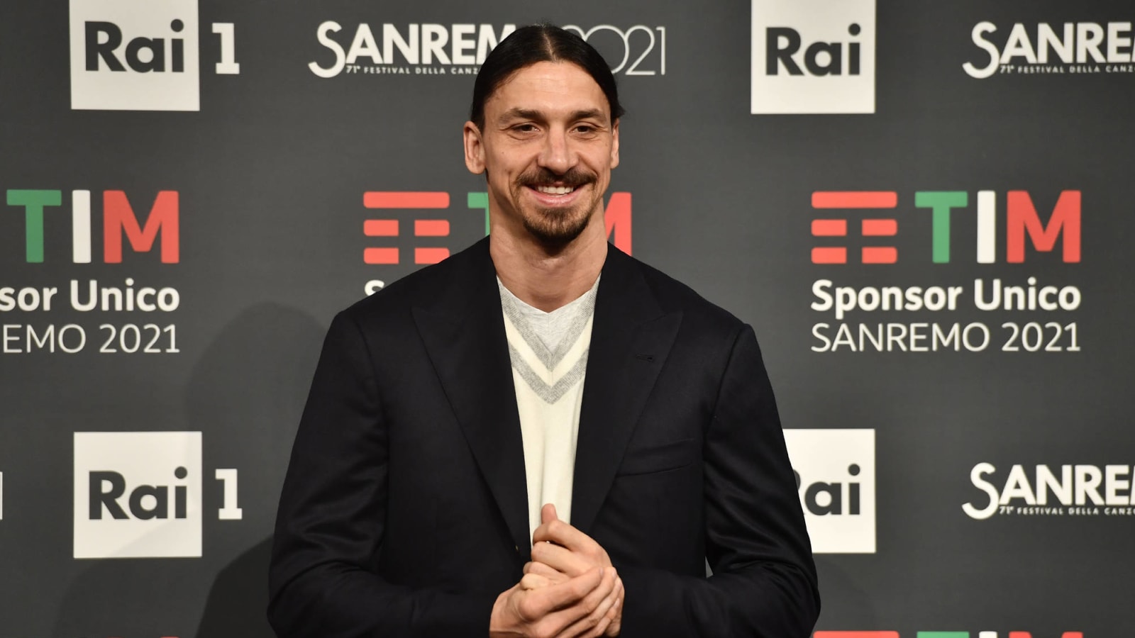 Ibrahimovic returns to Sweden team after five-year hiatus