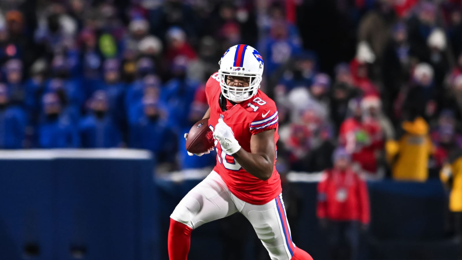 Which former Alabama players are free agents?