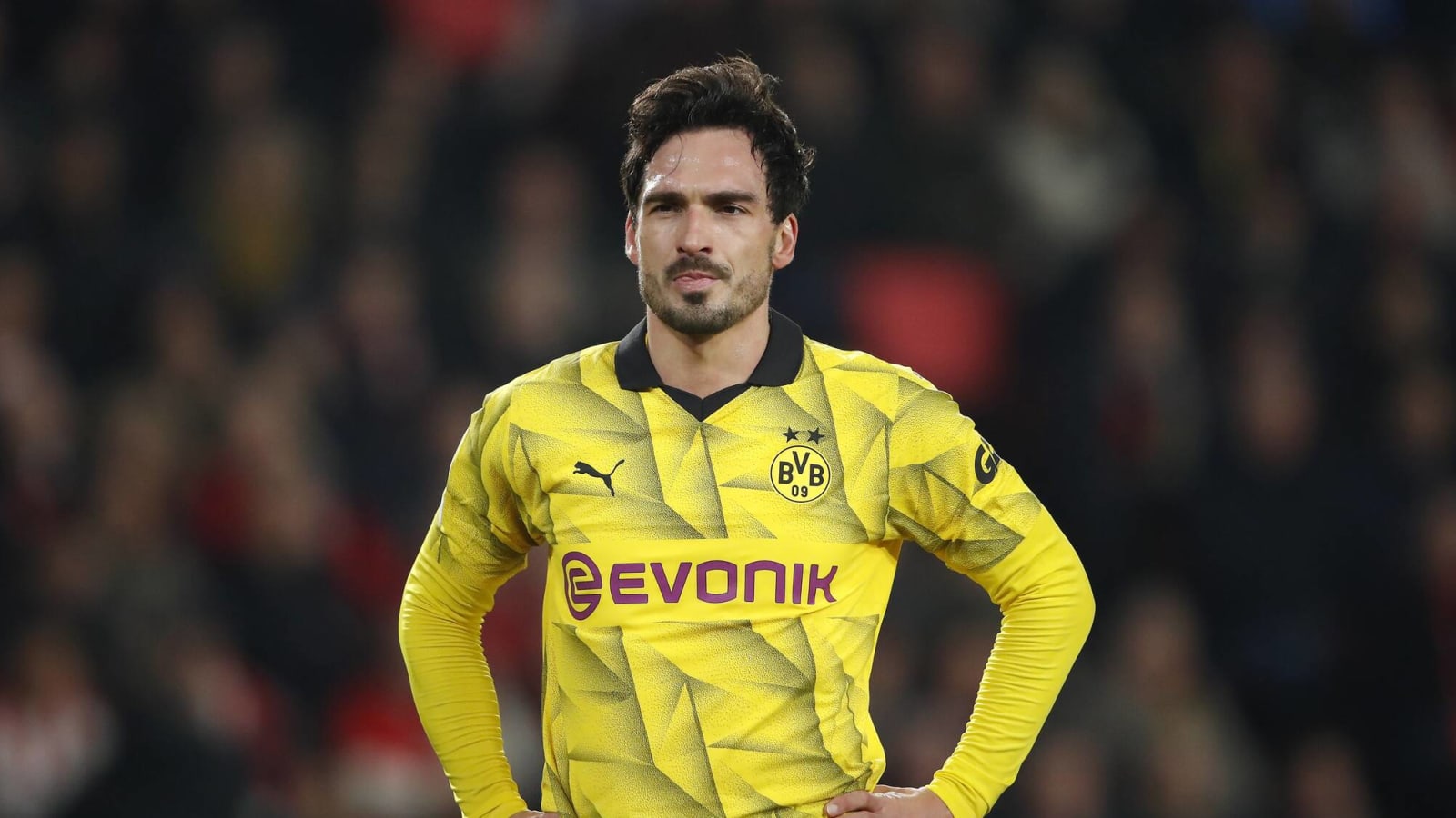 Borussia Dortmund’s Mats Hummels rants at VAR over controversial decision during UCL clash against PSV