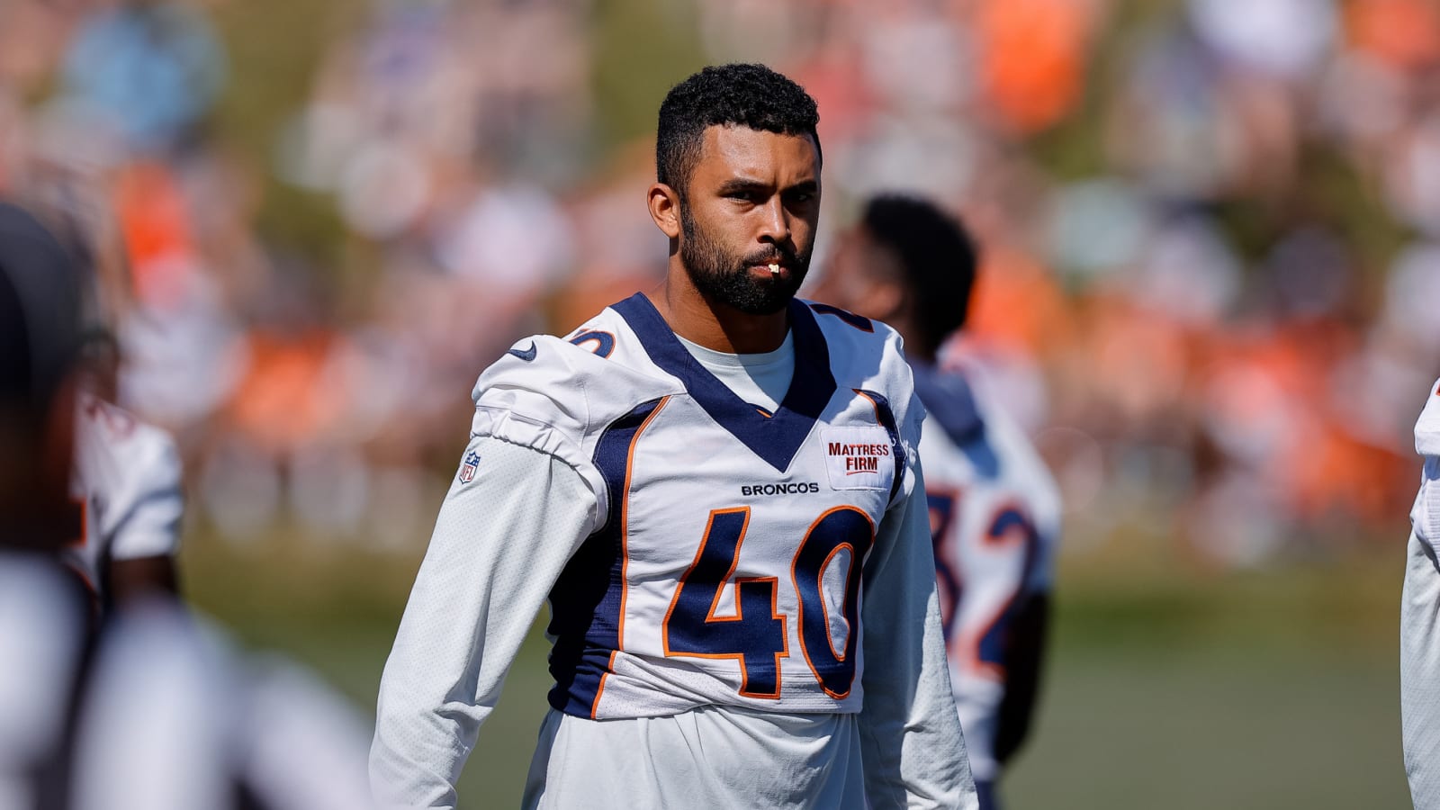 Broncos to bring back LB Justin Strnad