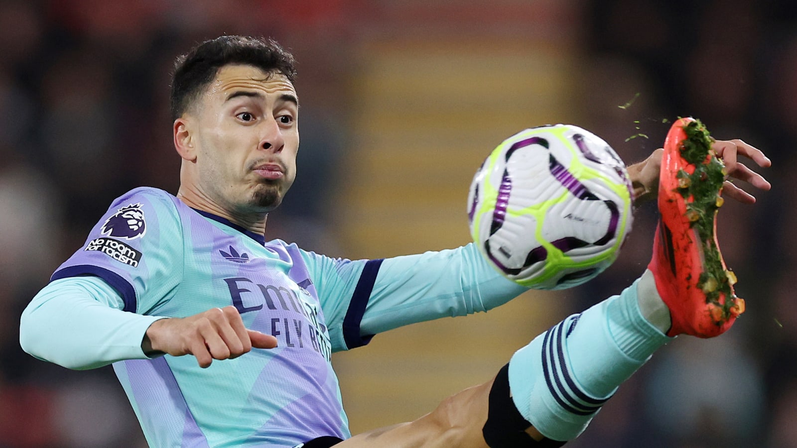 Walcott urges Arsenal star to stop overthinking