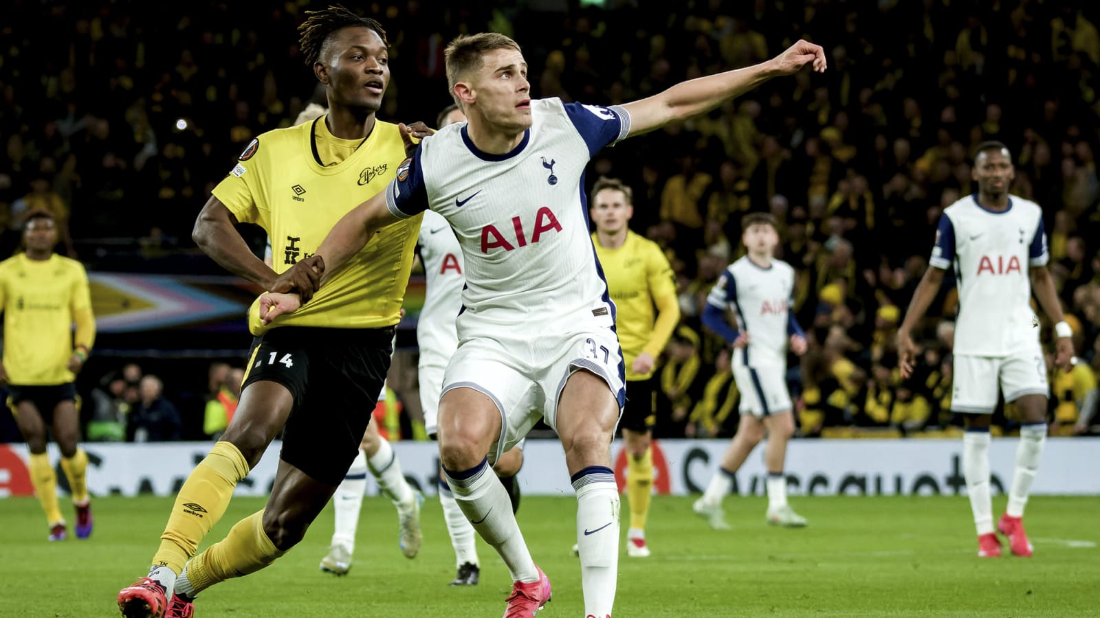 Tottenham’s key defender in danger of joining Liverpool – Should Spurs sell?