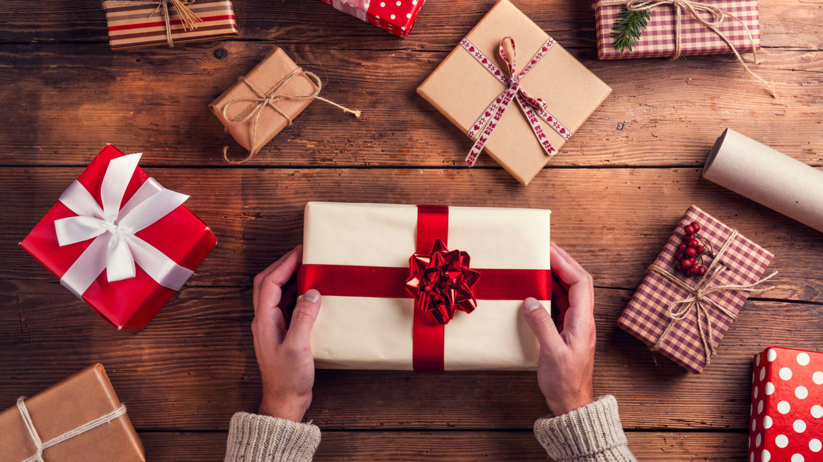 15 tips for buying holiday gifts on a budget