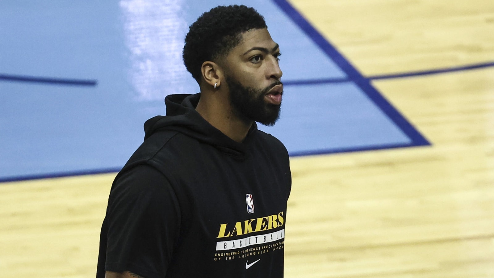 Lakers' Anthony Davis grateful thumb injury isn't serious