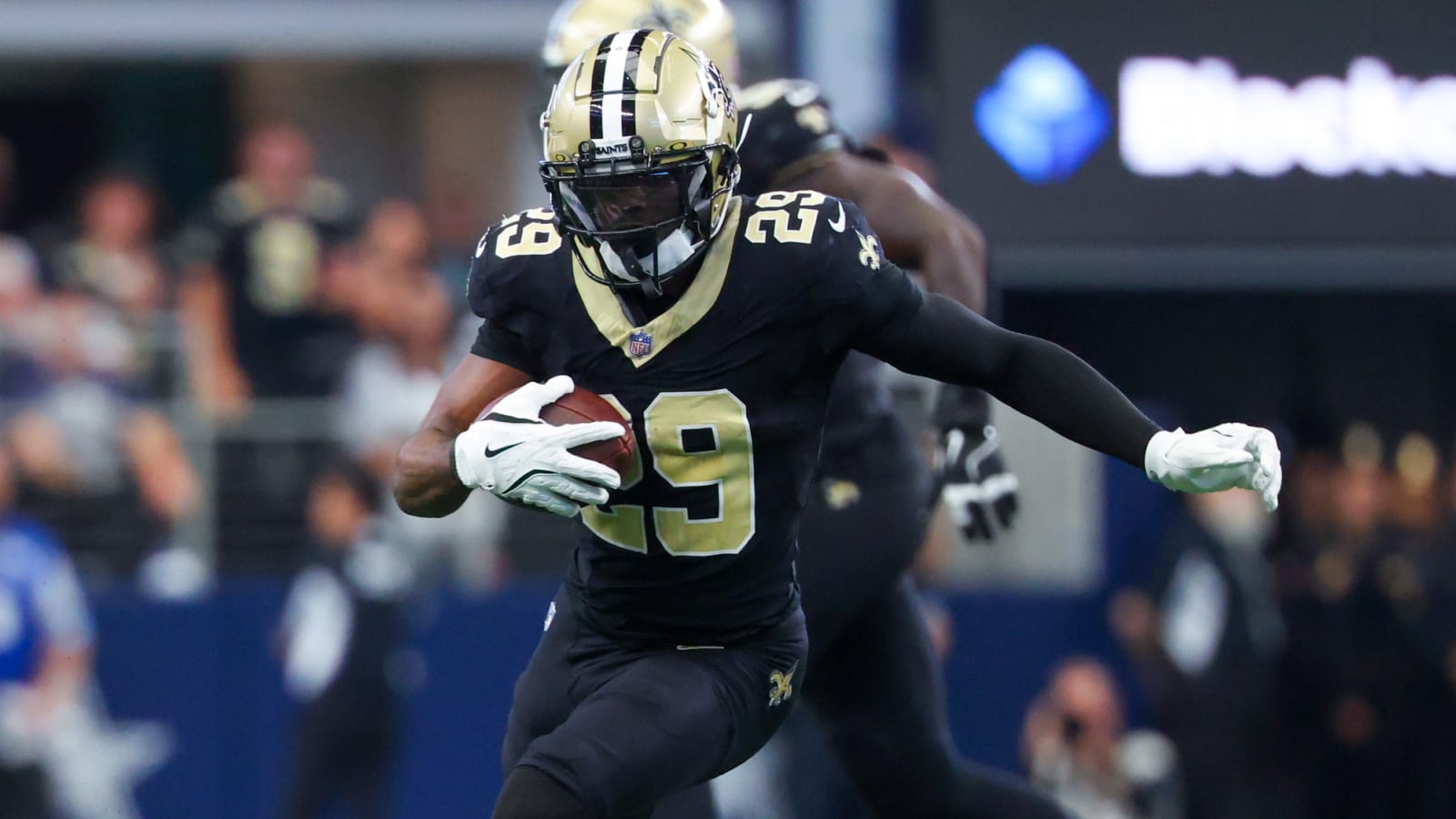 CB Paulson Adebo to join Giants