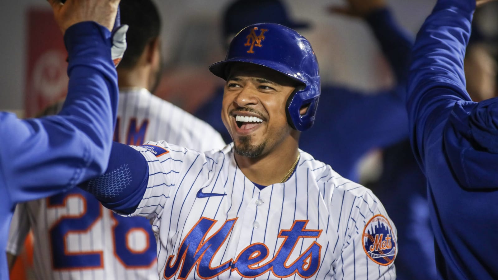 Angels acquire veteran infielder Eduardo Escobar from the Mets for