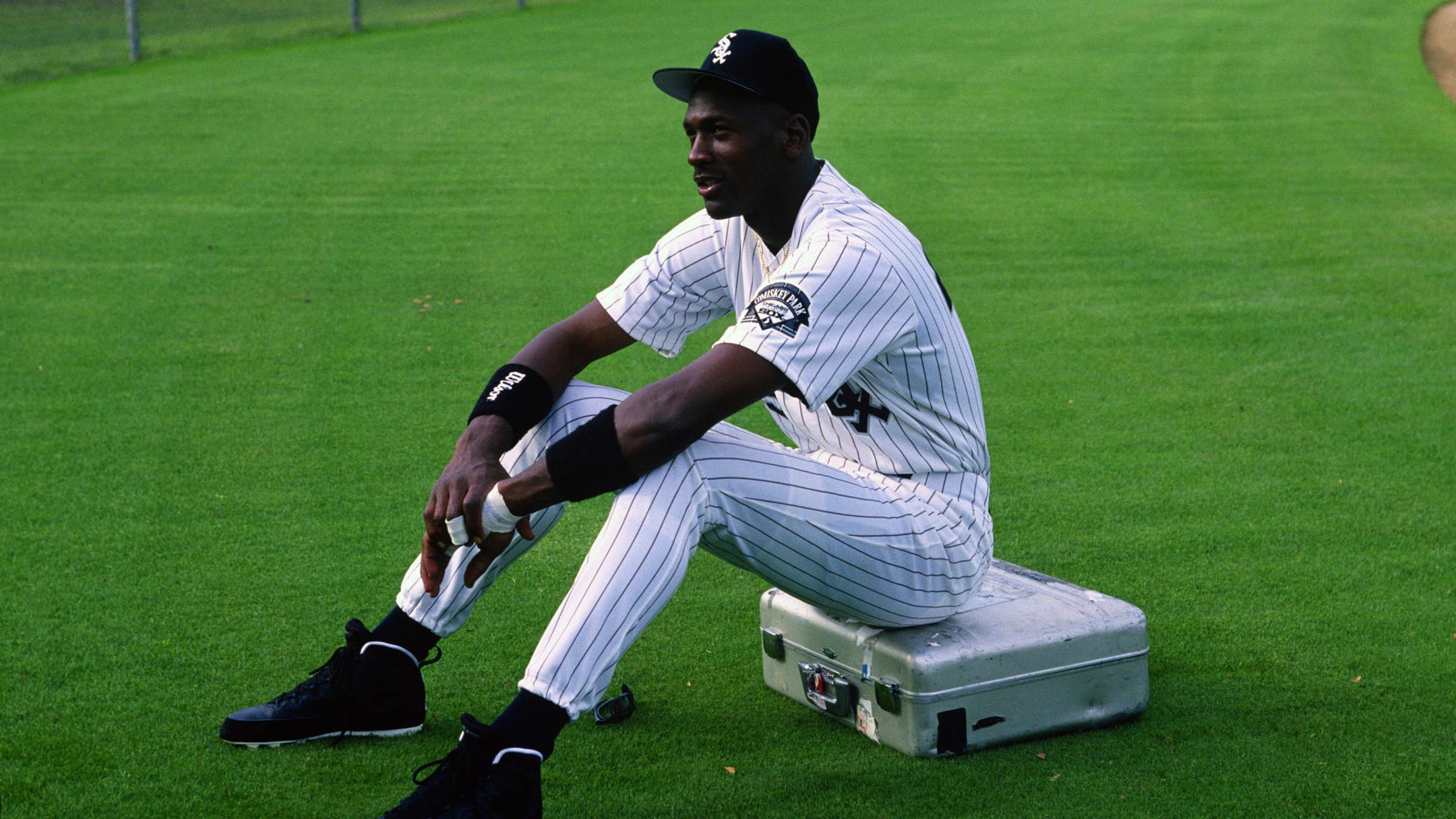 20 years ago today, Michael Jordan signed with White Sox to produce our  Summer of Jordan (photos) 