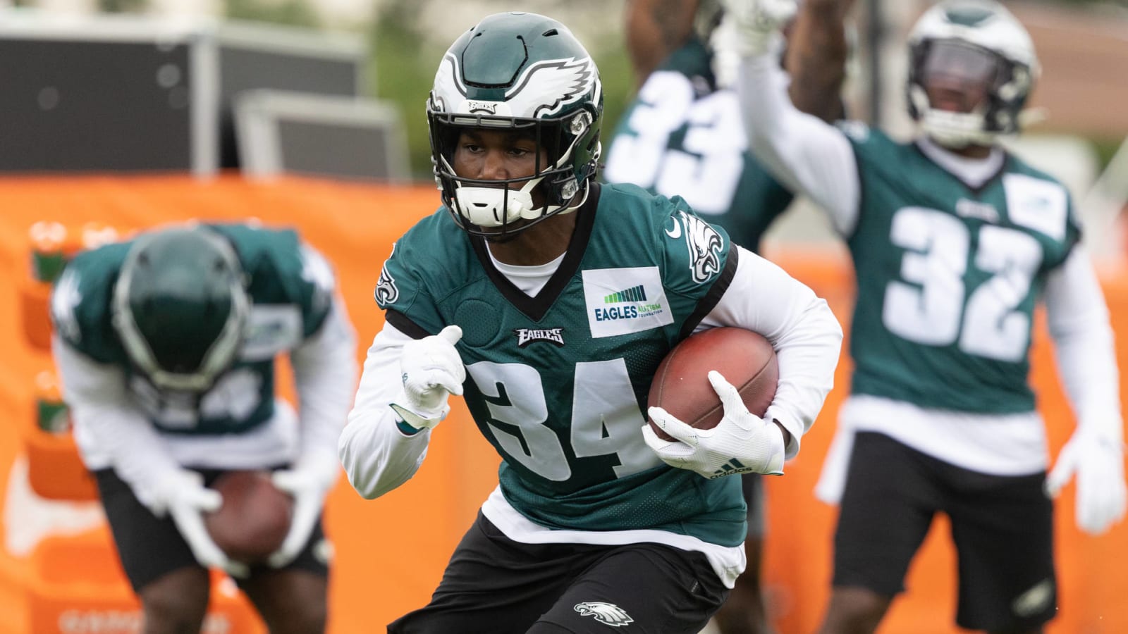Eagles waive RB Kerryon Johnson after knee injury