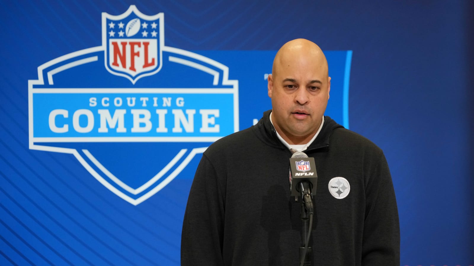 Steelers made offer to QB other than Fields, Rodgers