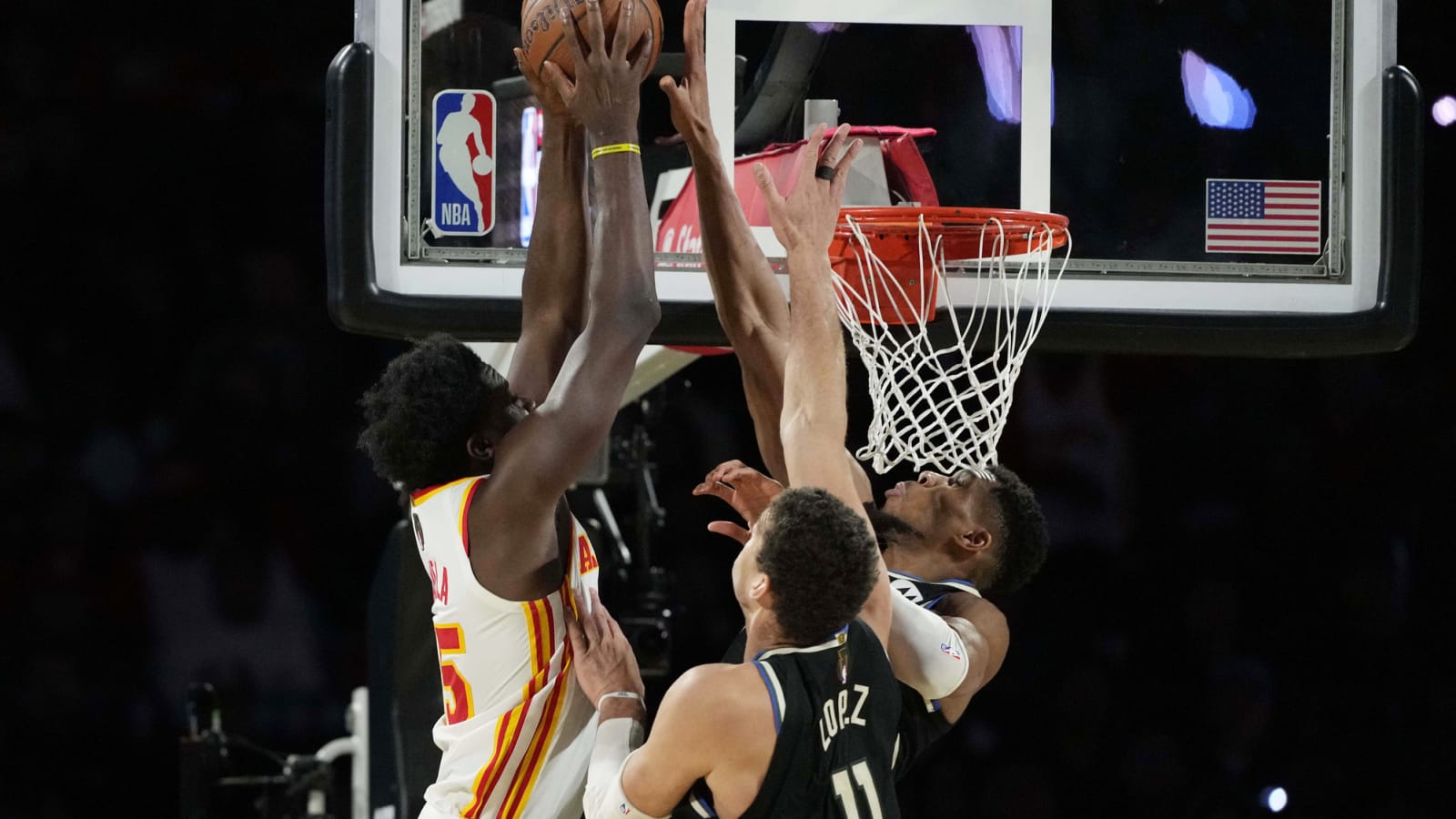 Watch: Giannis Antetokounmpo's block highlights Bucks win