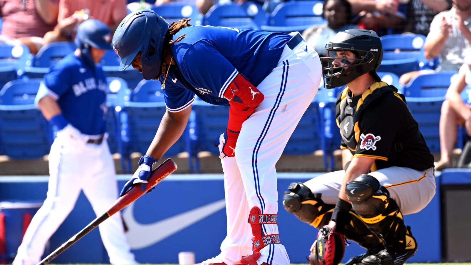 Vladimir Guerrero Jr. withdraws from WBC due to knee injury