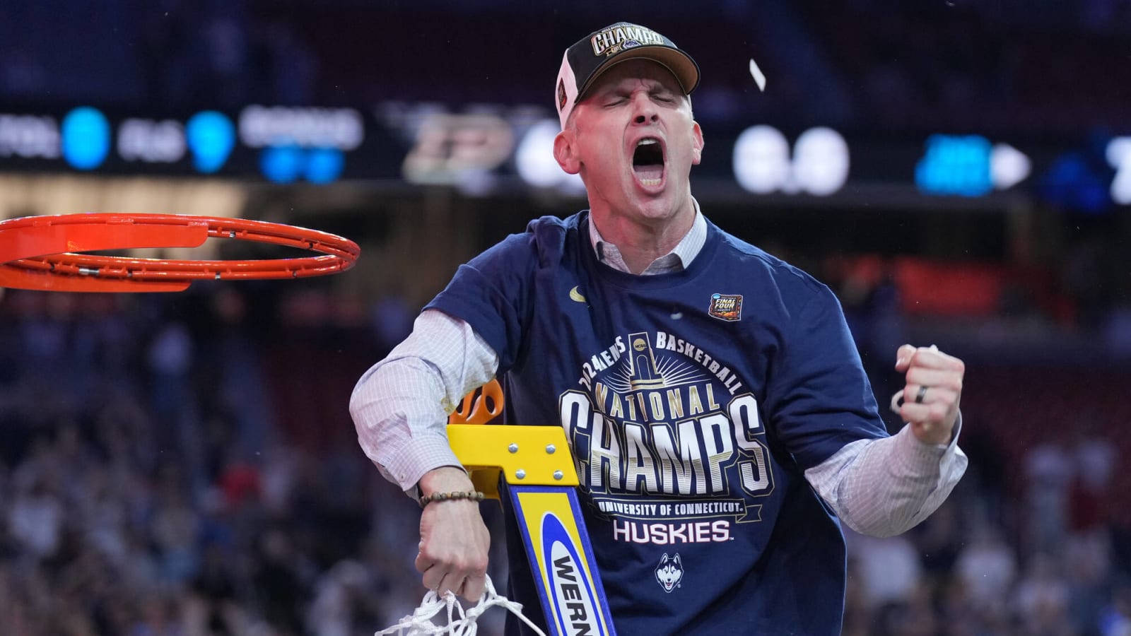 Dan Hurley celebrated with UConn legend after winning national championship