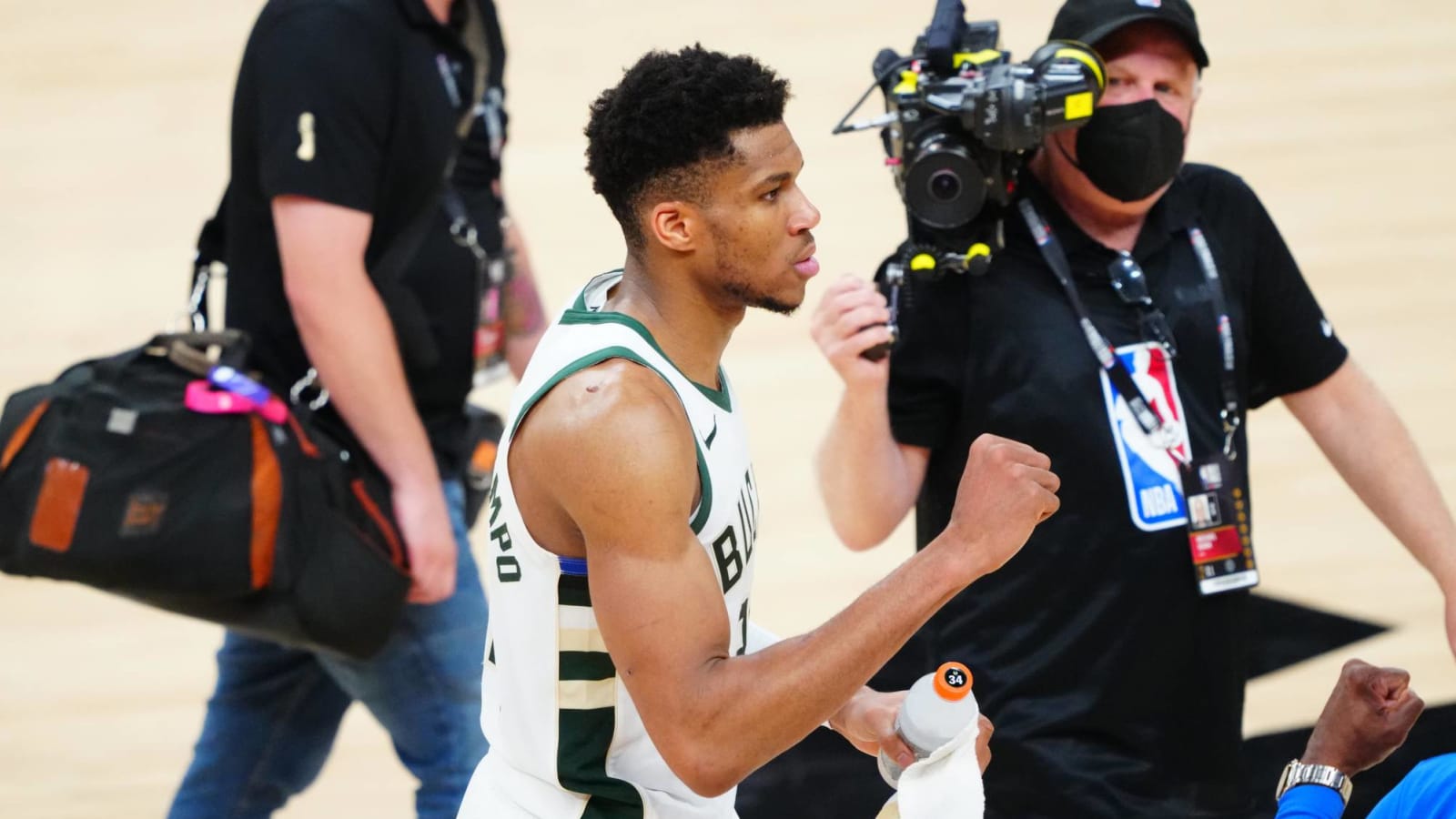 Giannis, Bucks edge Suns to take 3-2 lead in NBA Finals