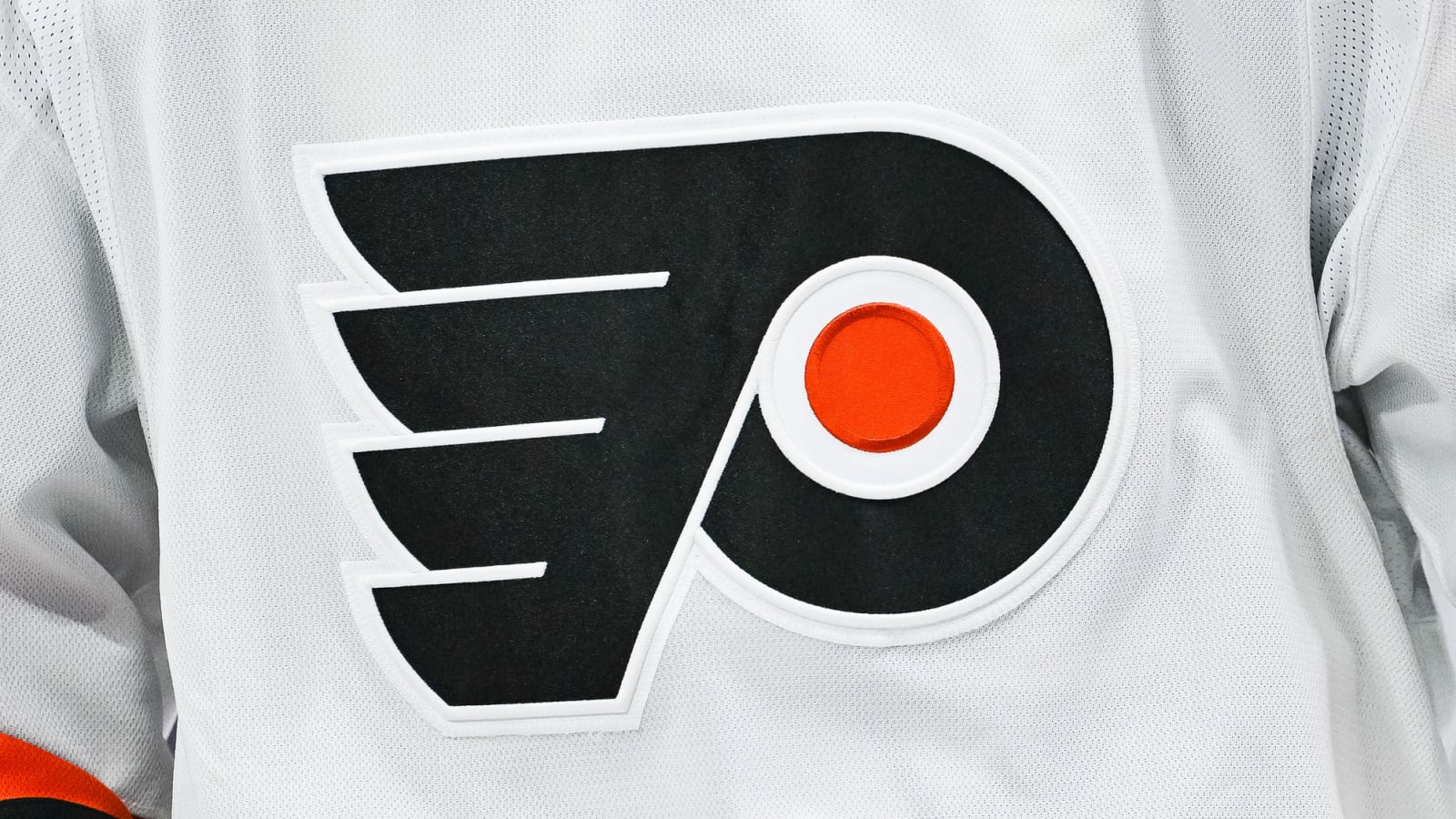 Flyers sign physical defenseman to entry-level contract