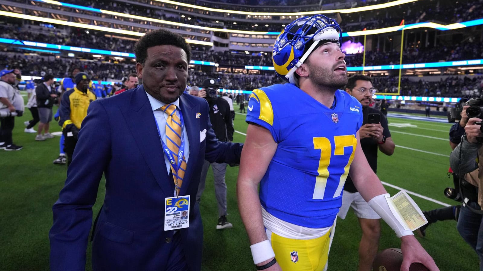 Watch: Baker Mayfield gets crazy with headbutt after winning drive