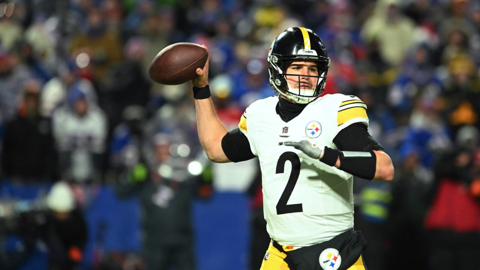 Report: Steelers dealing with internal divisions over QB position