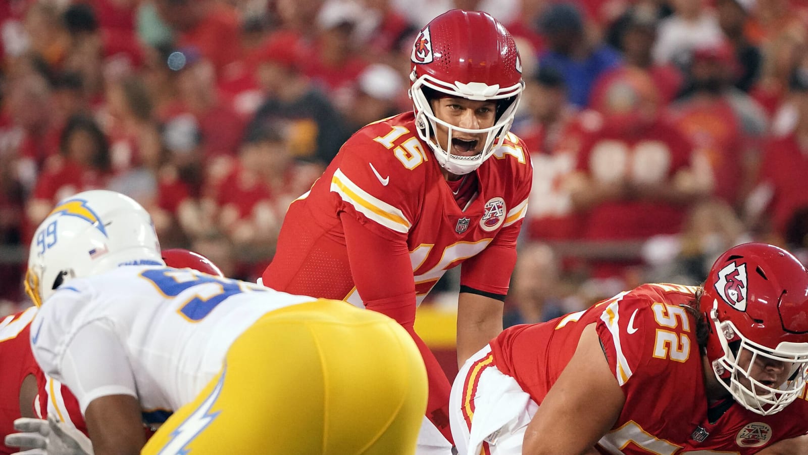 Watch: Mahomes wows with sidearm TD pass against the Chargers