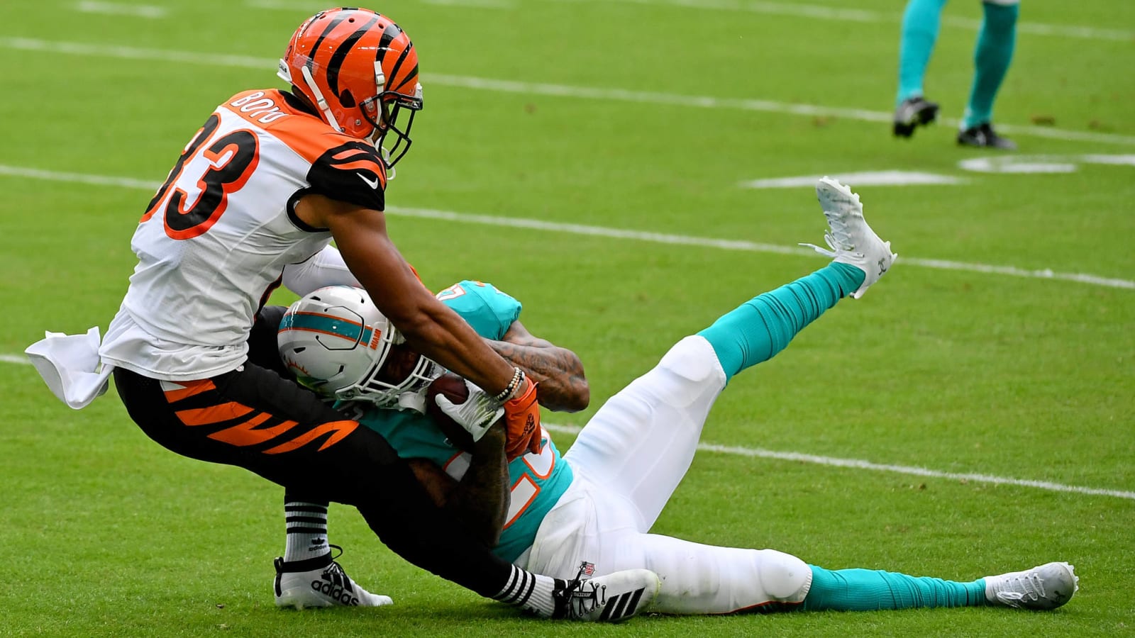 Watch: Xavien Howard, Tyler Boyd ejected in Bengals-Dolphins game