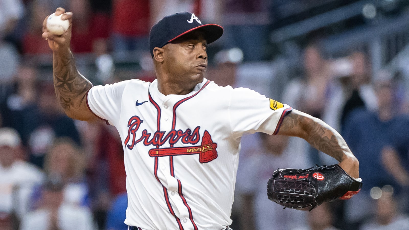 Braves closer is streaking toward baseball history