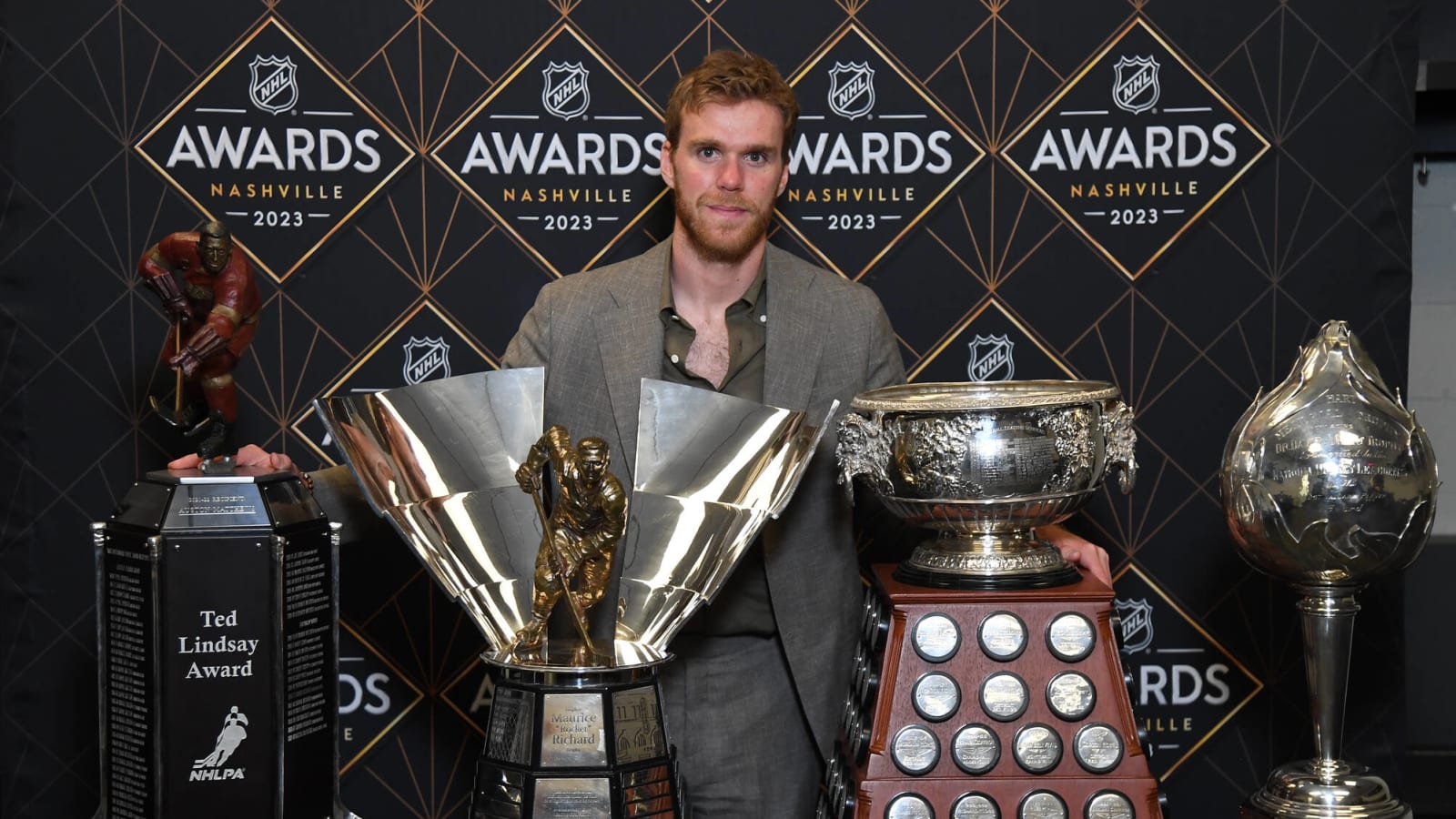 Oilers’ Connor McDavid wins 2023 Hart Memorial Trophy