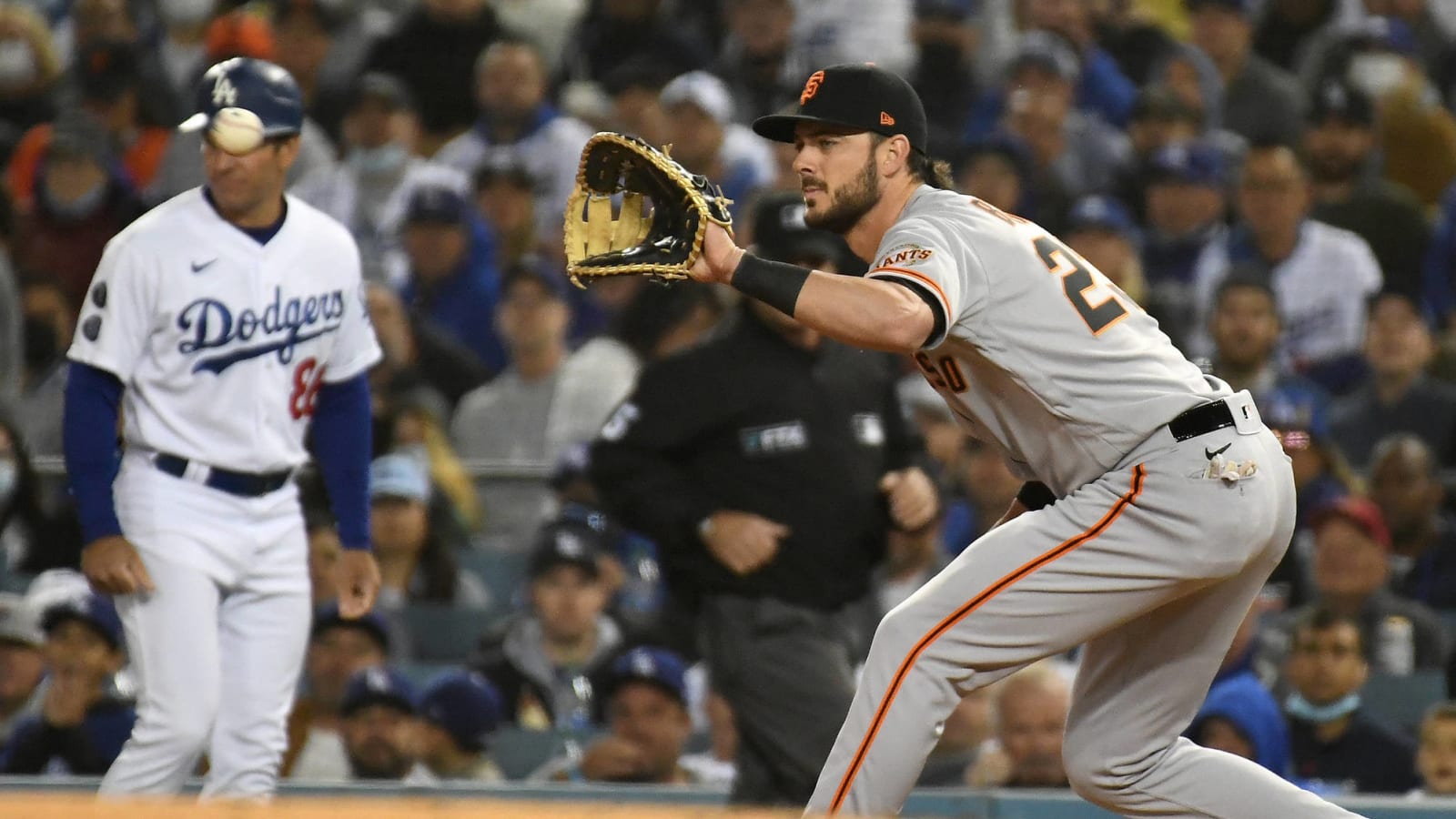 Kris Bryant starts at first base for Giants in Game 3