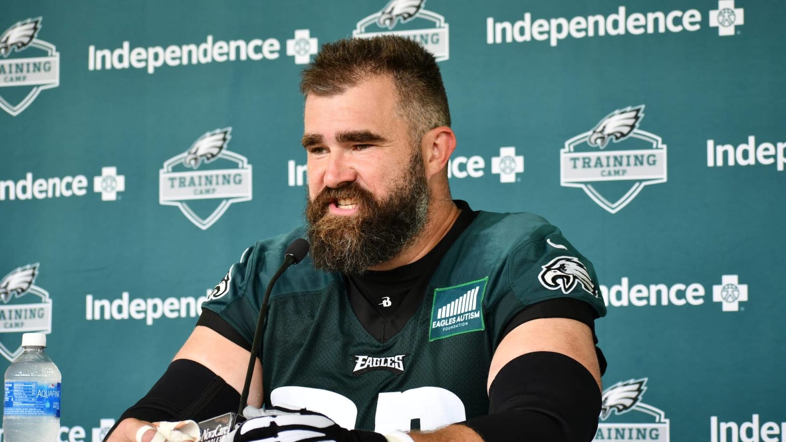 Eagles' Jason Kelce adds songwriting to his resume