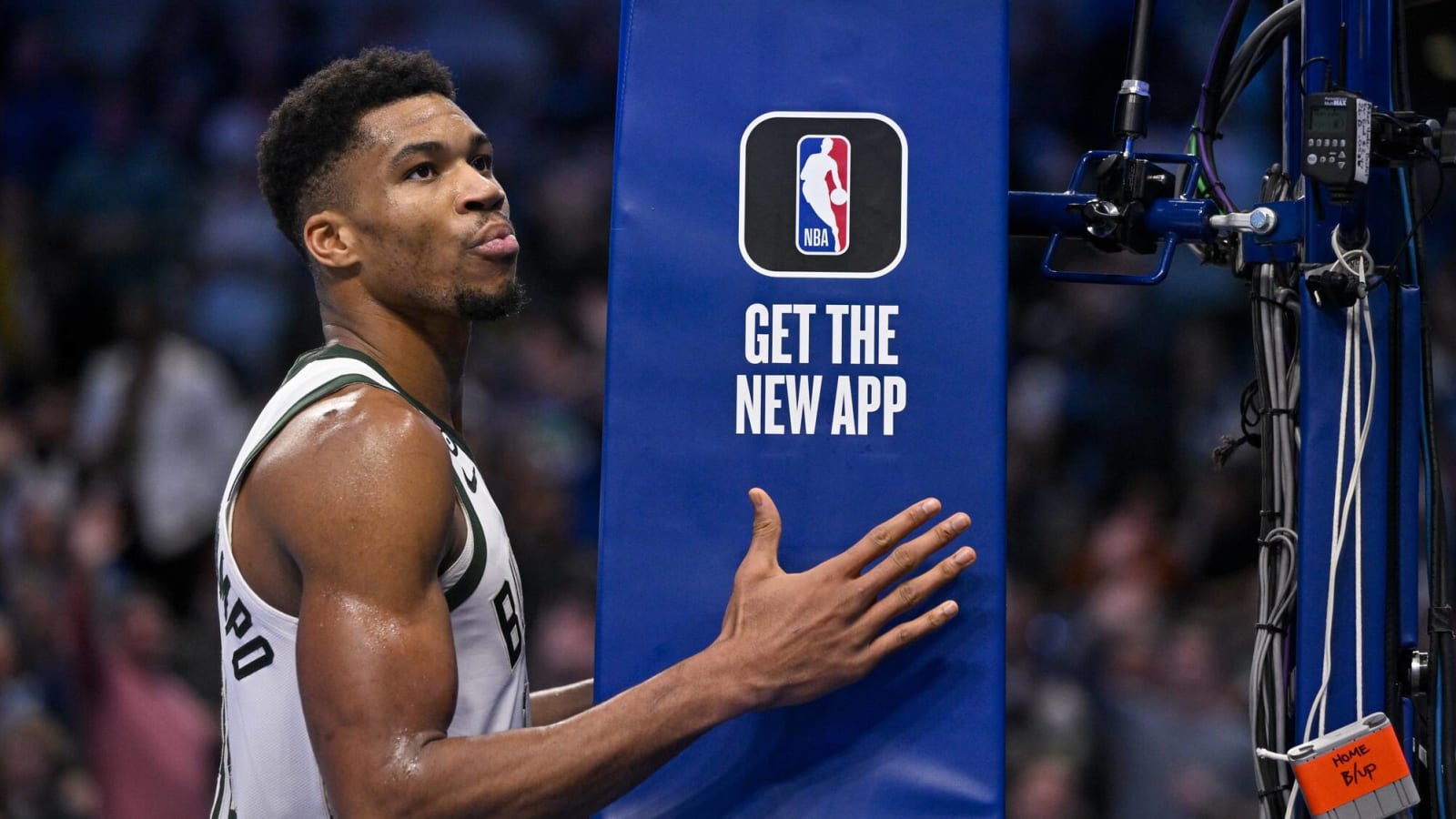 Photo of Giannis following win over Mavs goes viral