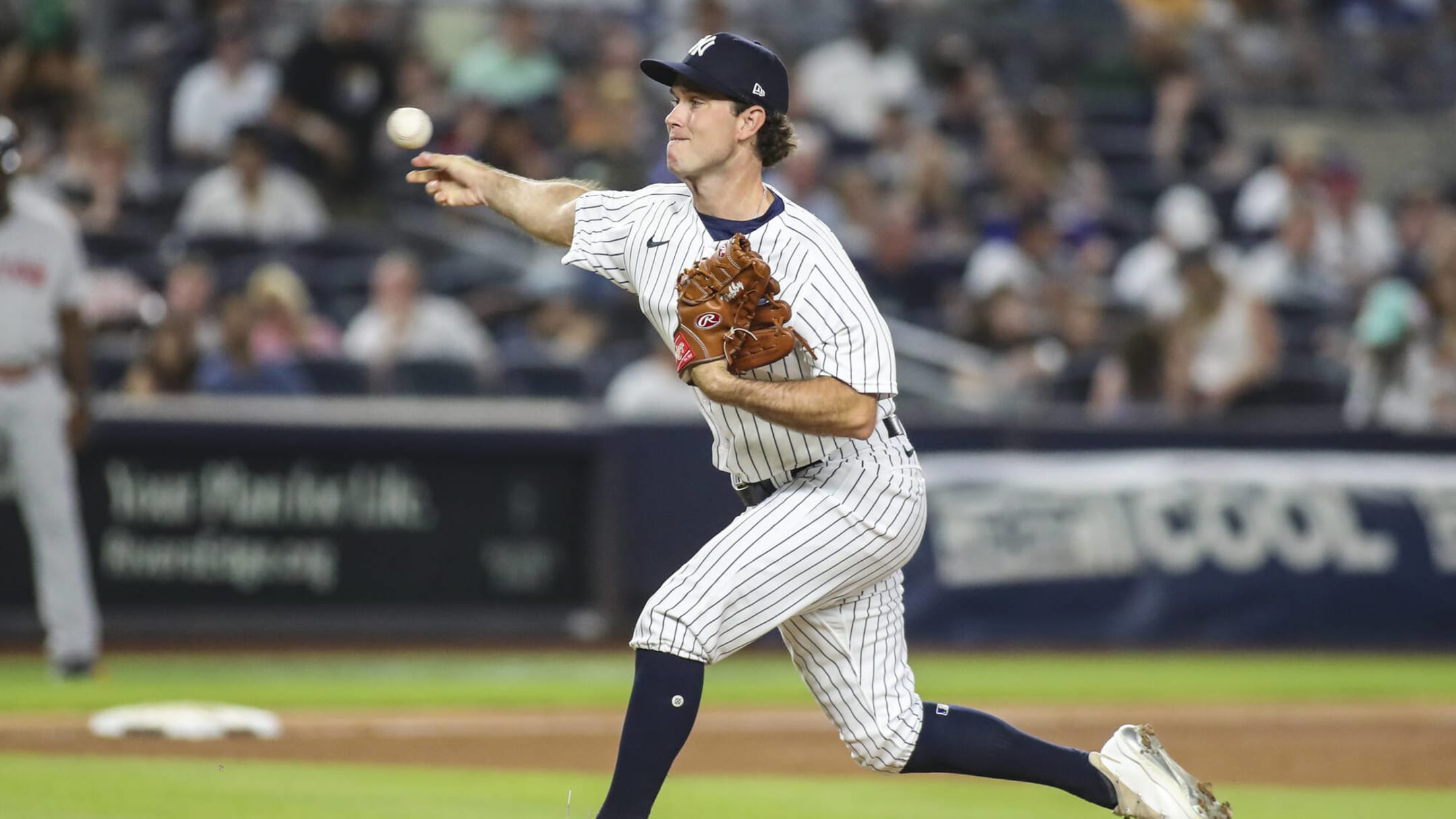 Yankees sign reliever Richard Rodriguez to minors deal