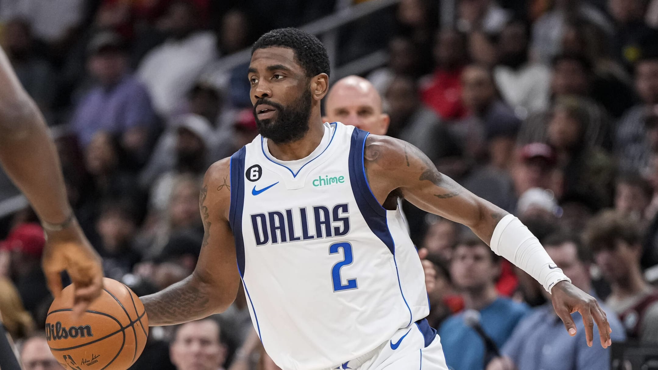 Kyrie Irving agrees to stay with Mavs, Doncic on a $126 million, 3