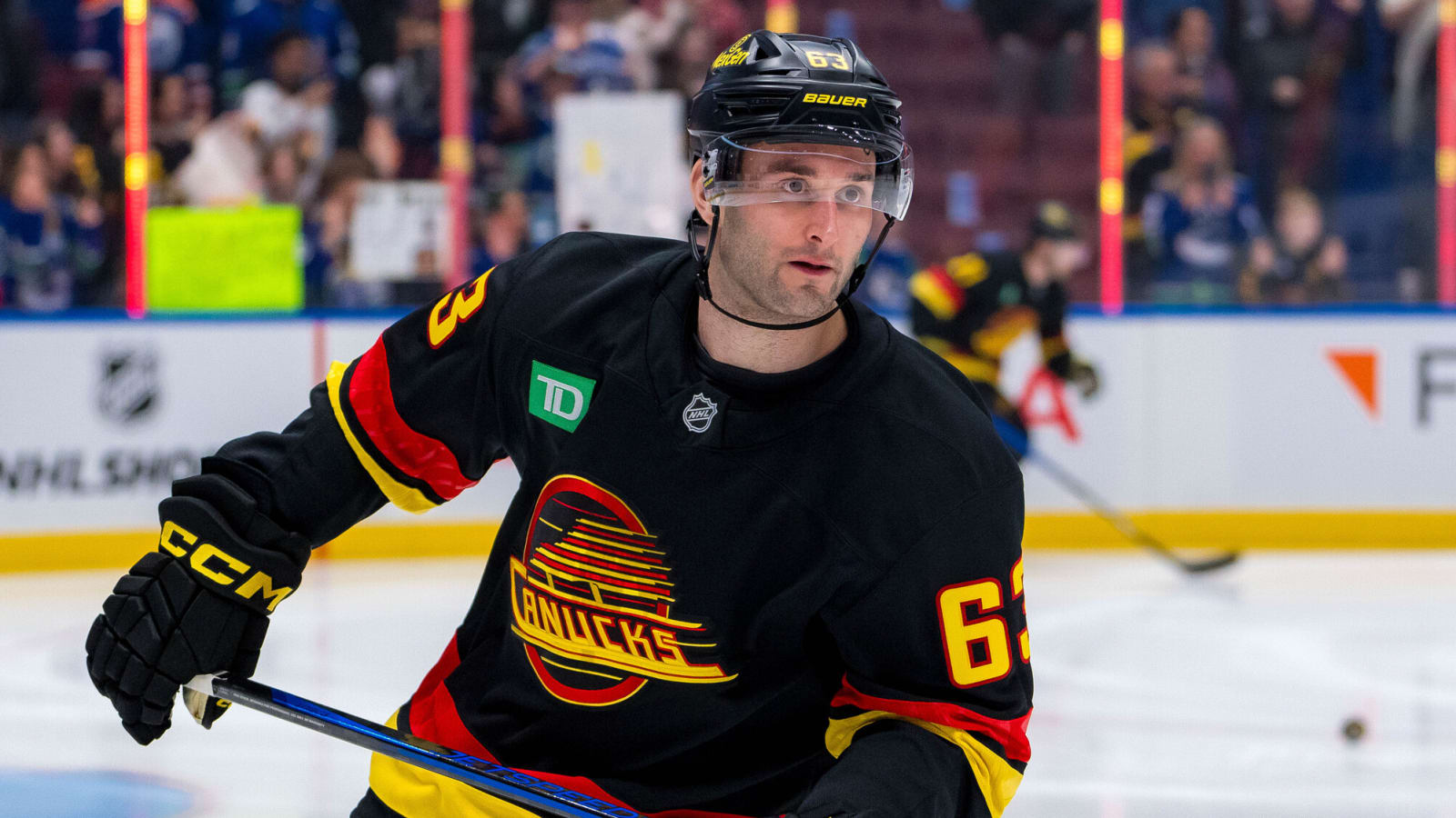 Canucks recall Max Sasson
