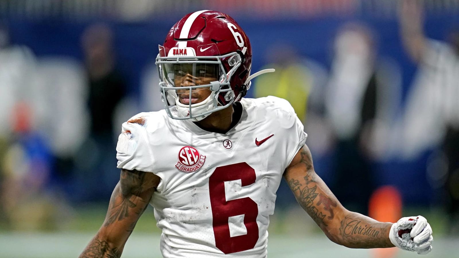 Alabama's Smith becomes first WR to win AP Player of the Year