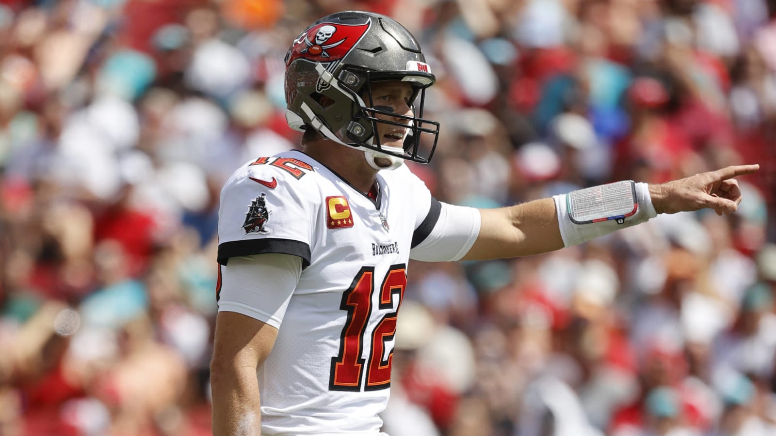 Tom Brady: 'No serious injury' to thumb on throwing hand