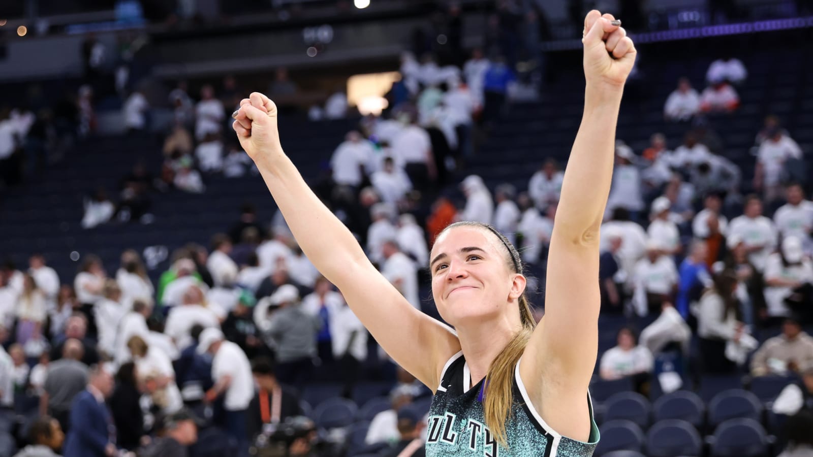 Watch: Sabrina Ionescu's dagger helps Liberty take Game 3