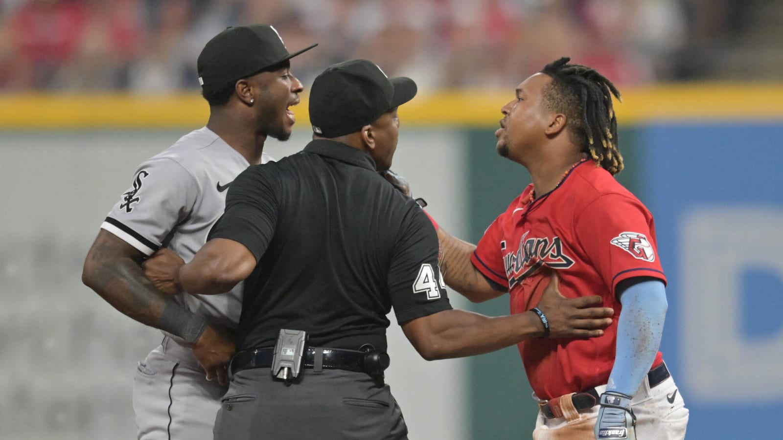 Watch: Ramirez KO's Anderson during White Sox-Guardians brawl